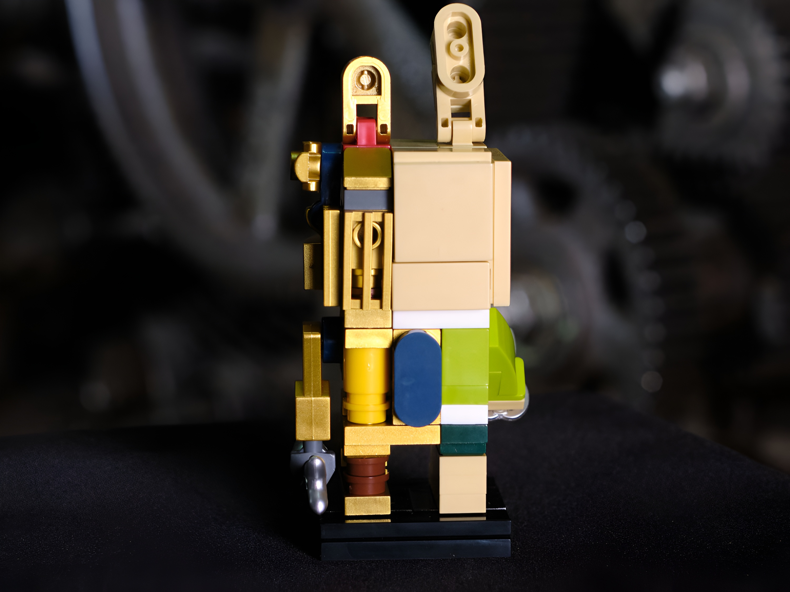 Конструктор brick labs Киборг заяц из мини-блоков 102 дет. - фото 4