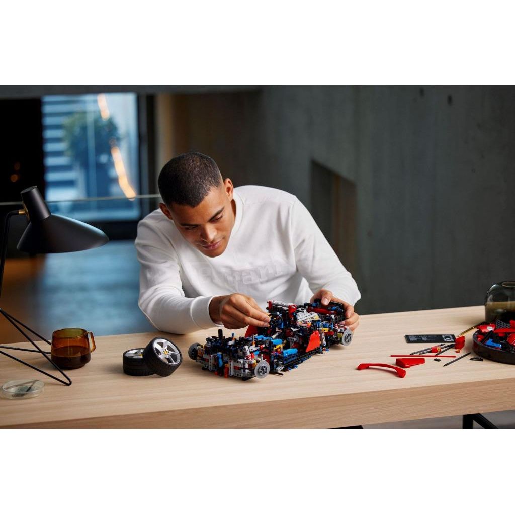 Конструктор LEGO Technic Ferrari Daytona 3778 дет. - фото 8