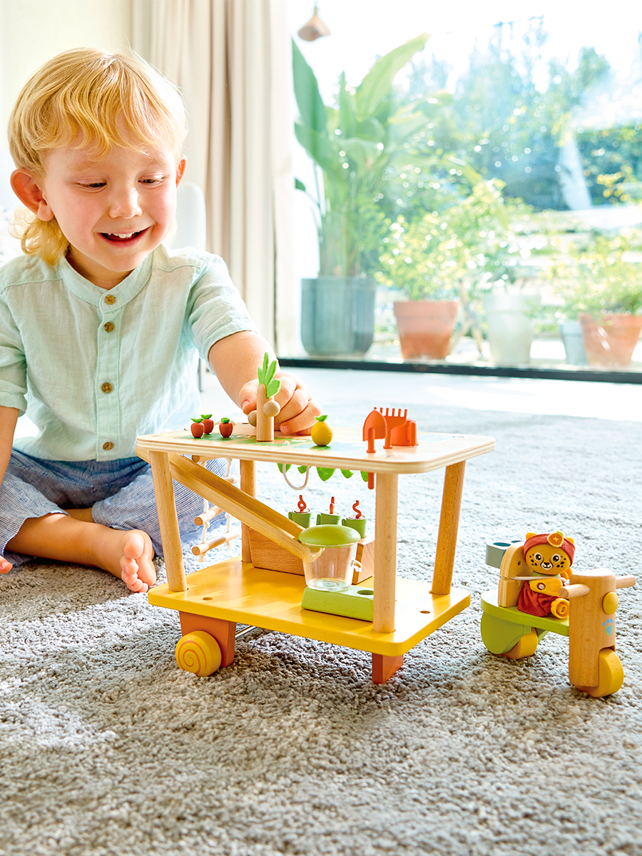 Игровой набор Hape Магазин на колесах - фото 4