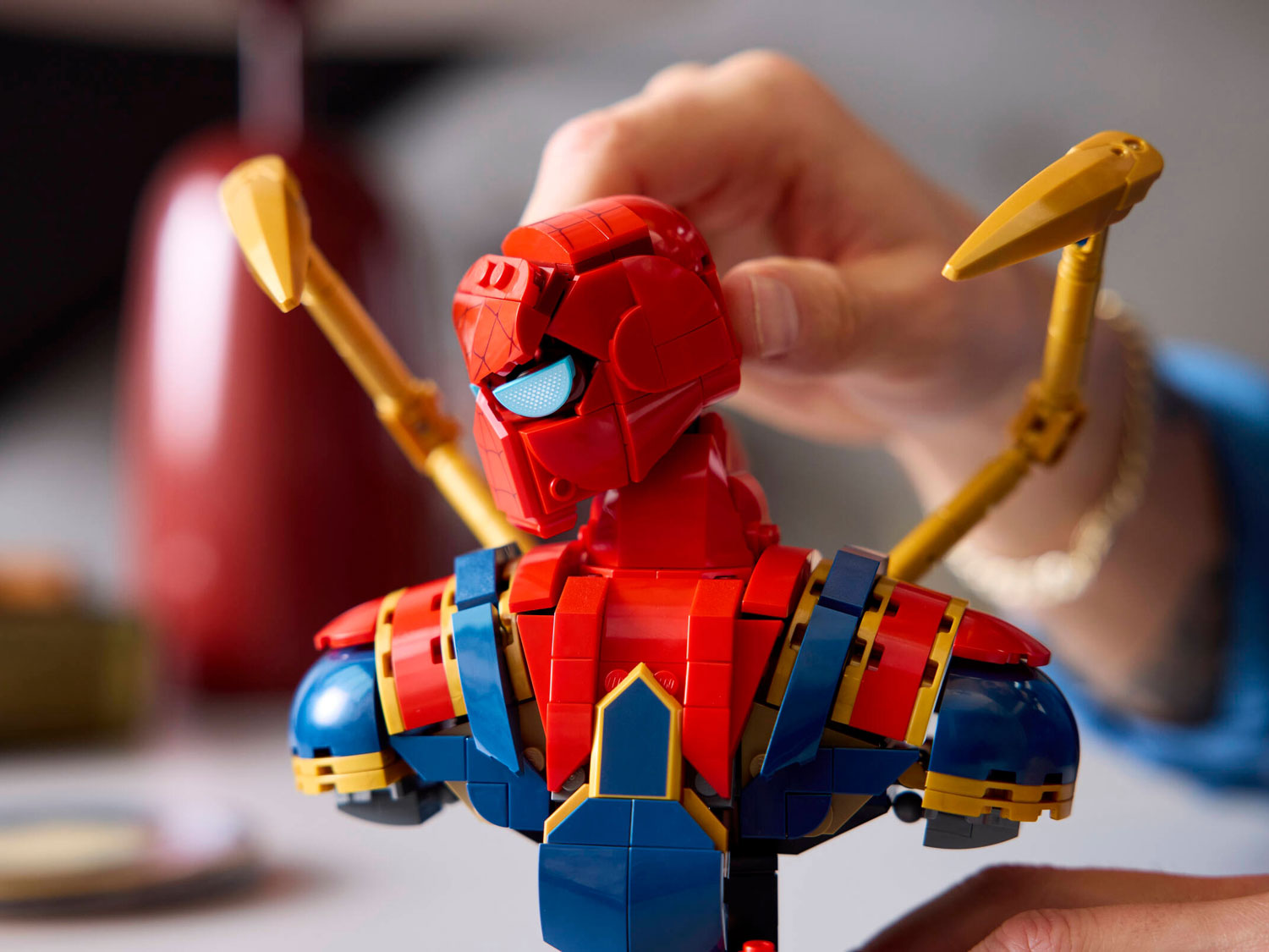 Конструктор LEGO Marvel Super Heroes Бюст Железного Человека 379 дет. - фото 7
