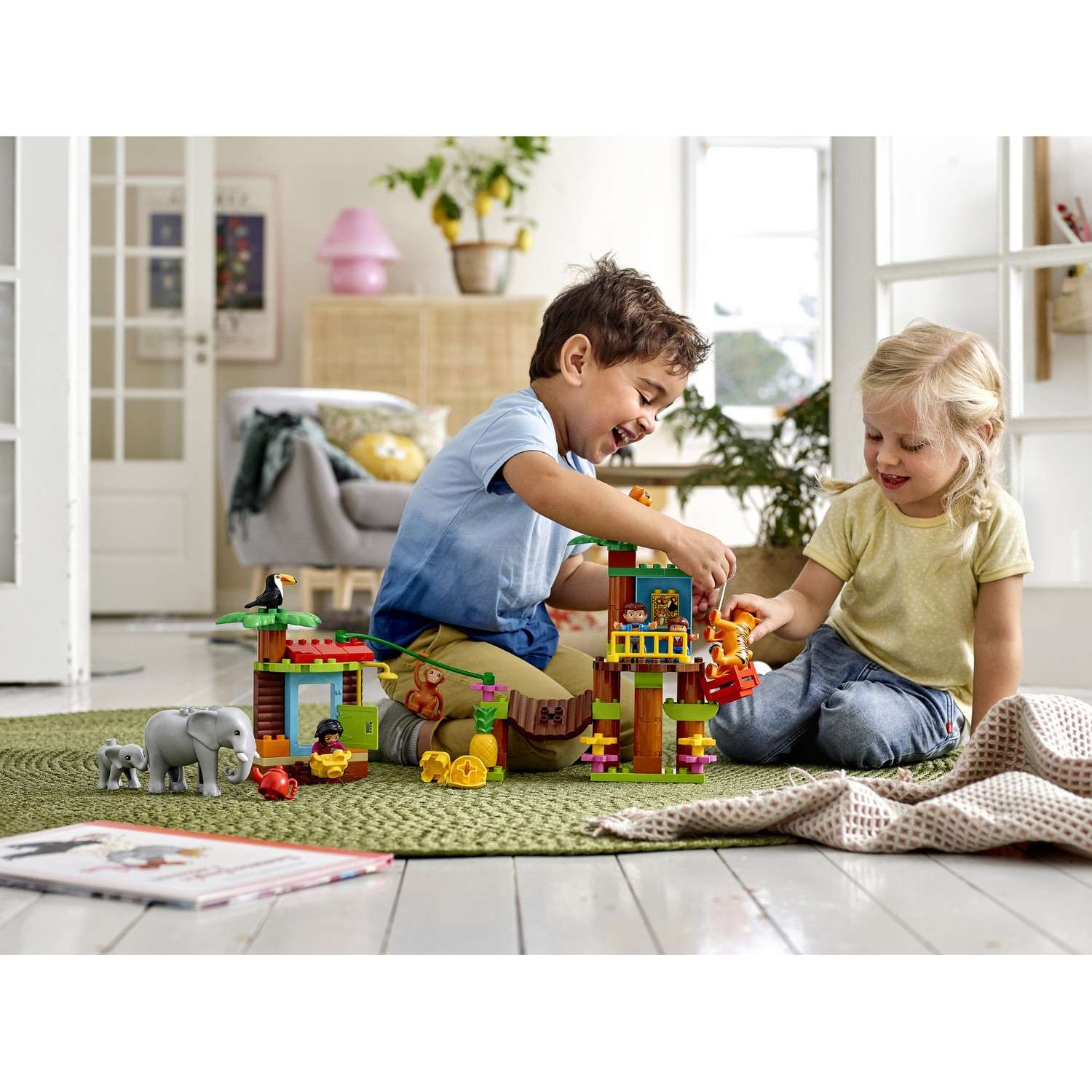 Конструктор LEGO DUPLO Town Тропический остров блочный - фото 7