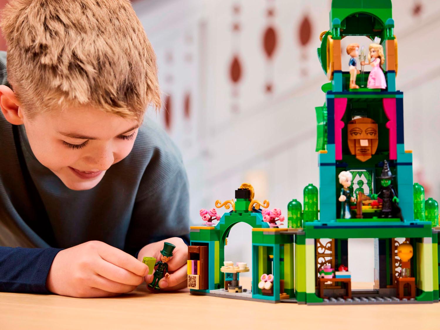 Конструктор LEGO Disney Princess Изумрудный город 945 дет. - фото 8