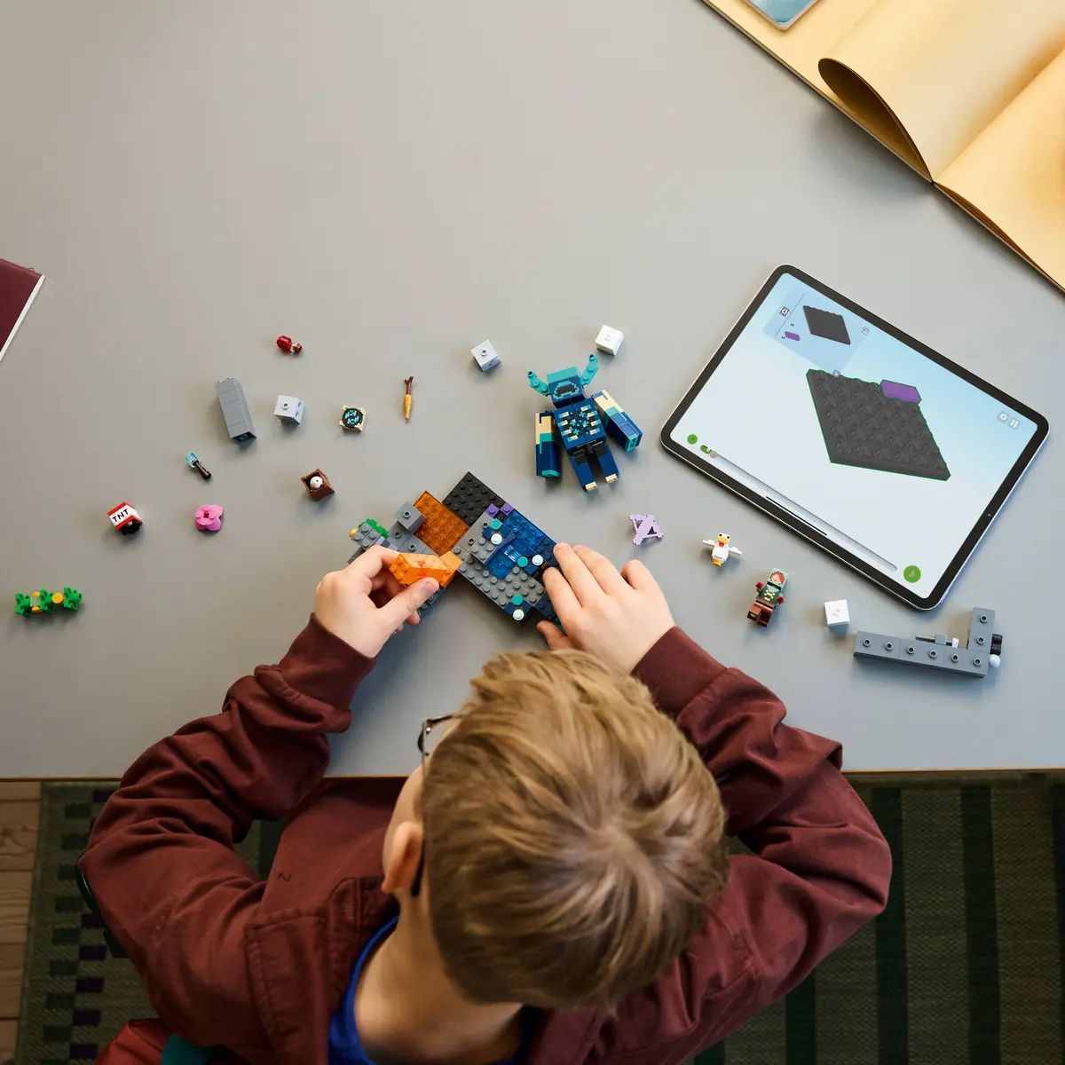 Конструктор LEGO Minecraft Столкновение с Варденом 238 дет. - фото 12