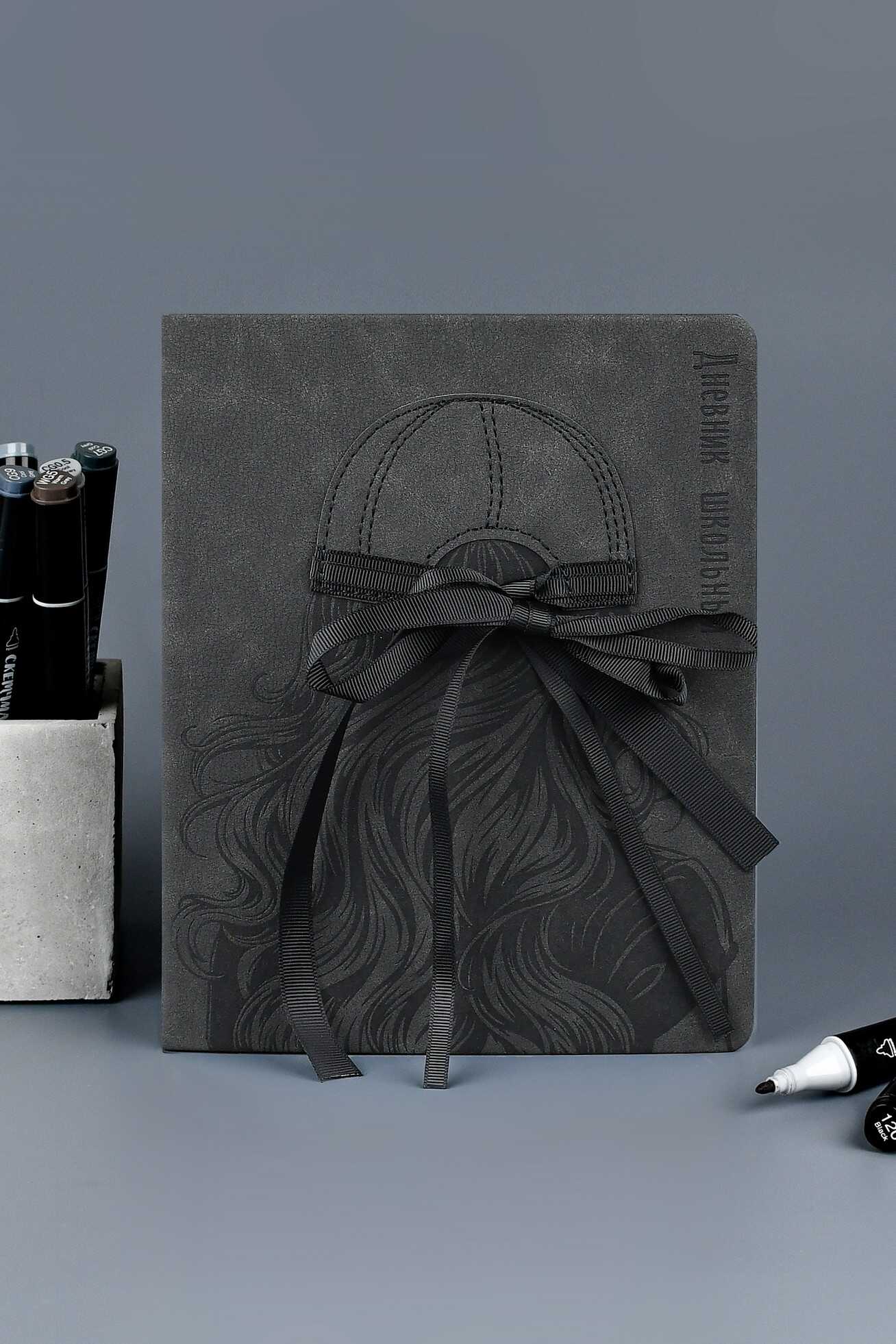 Изображение товара Дневник школьный Феникс РОМАНТИКА ЧЁРНЫЙ А5+ Нубук делавэ