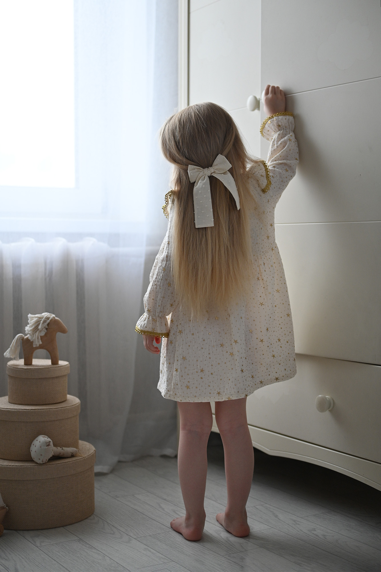 Платье BabyDreams ППМ_1/платье золотые звезды - фото 6