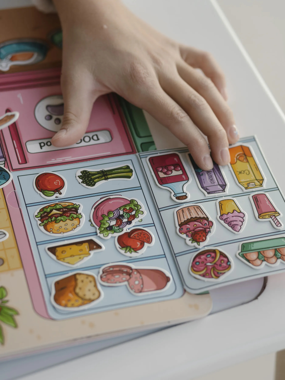 Настольная игра DvaDdomiki Книга-домик. Кукла с одеждой - фото 10