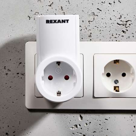 Радиоупраляемая розетка REXANT с пультом управления