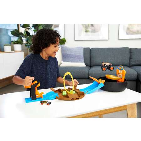 Трек Hot Wheels Трюки в шине