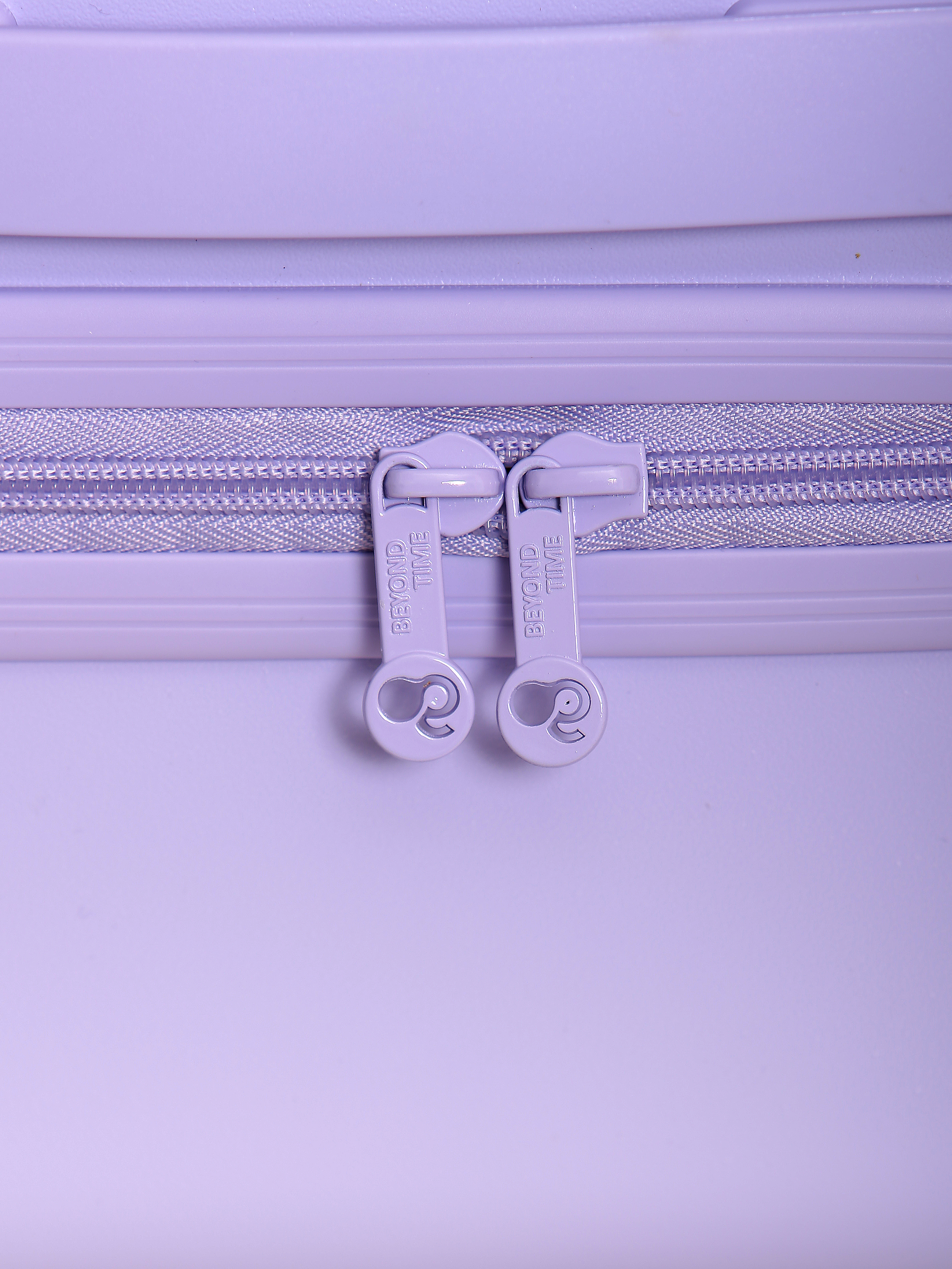 Чемодан Beyond time Кошечка с телефоном - фото 12