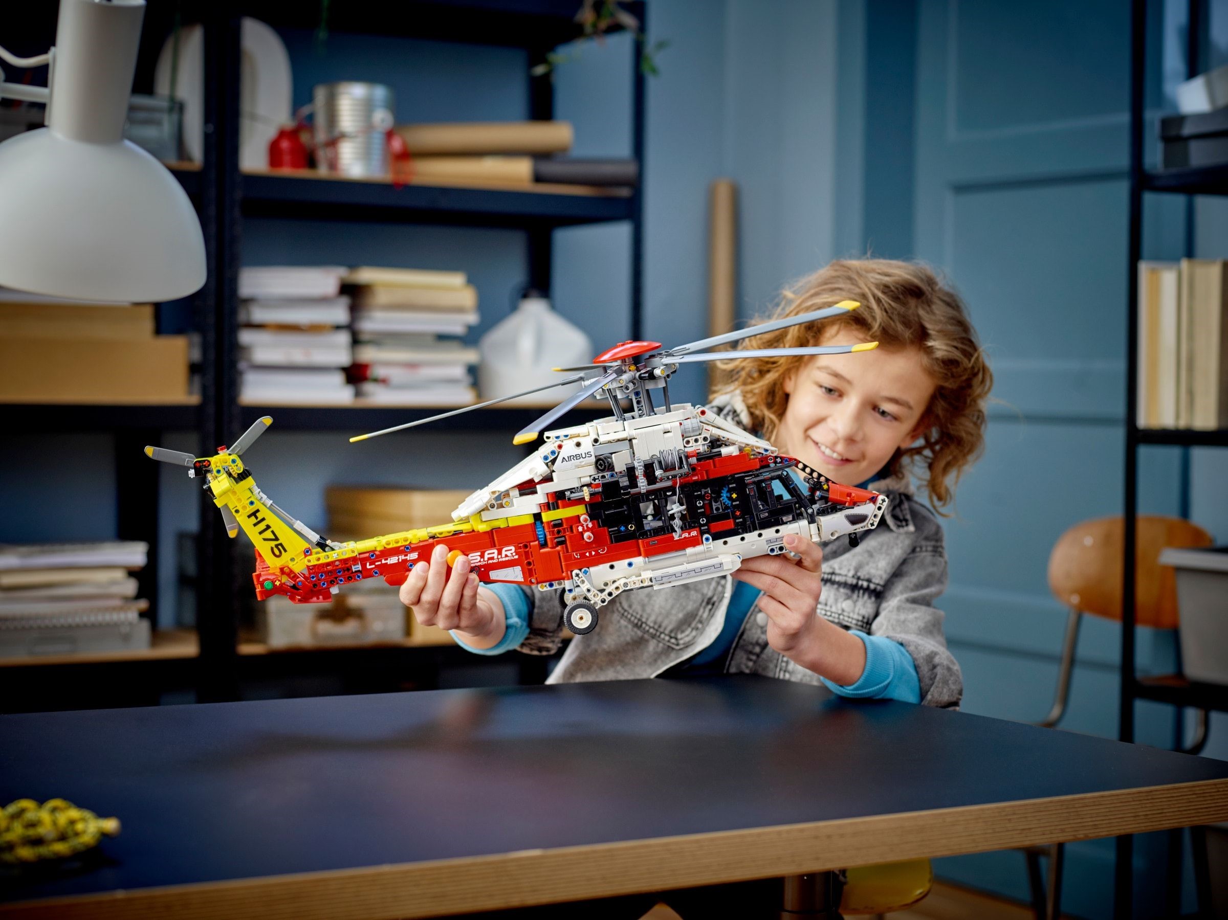 Конструктор LEGO Technic 42145 2001 дет. - фото 8