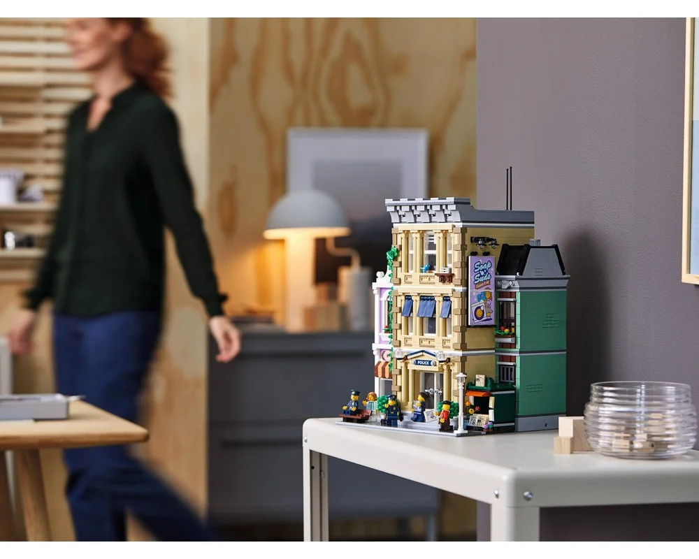 Конструктор LEGO Creator Expert 10278 2903 дет. - фото 35