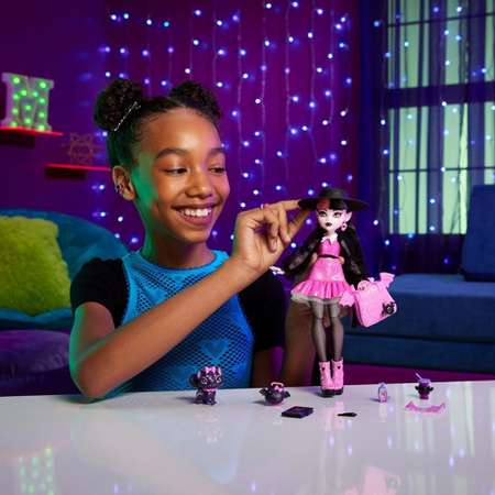 Кукла модельная Monster High Дракулаура со шляпой