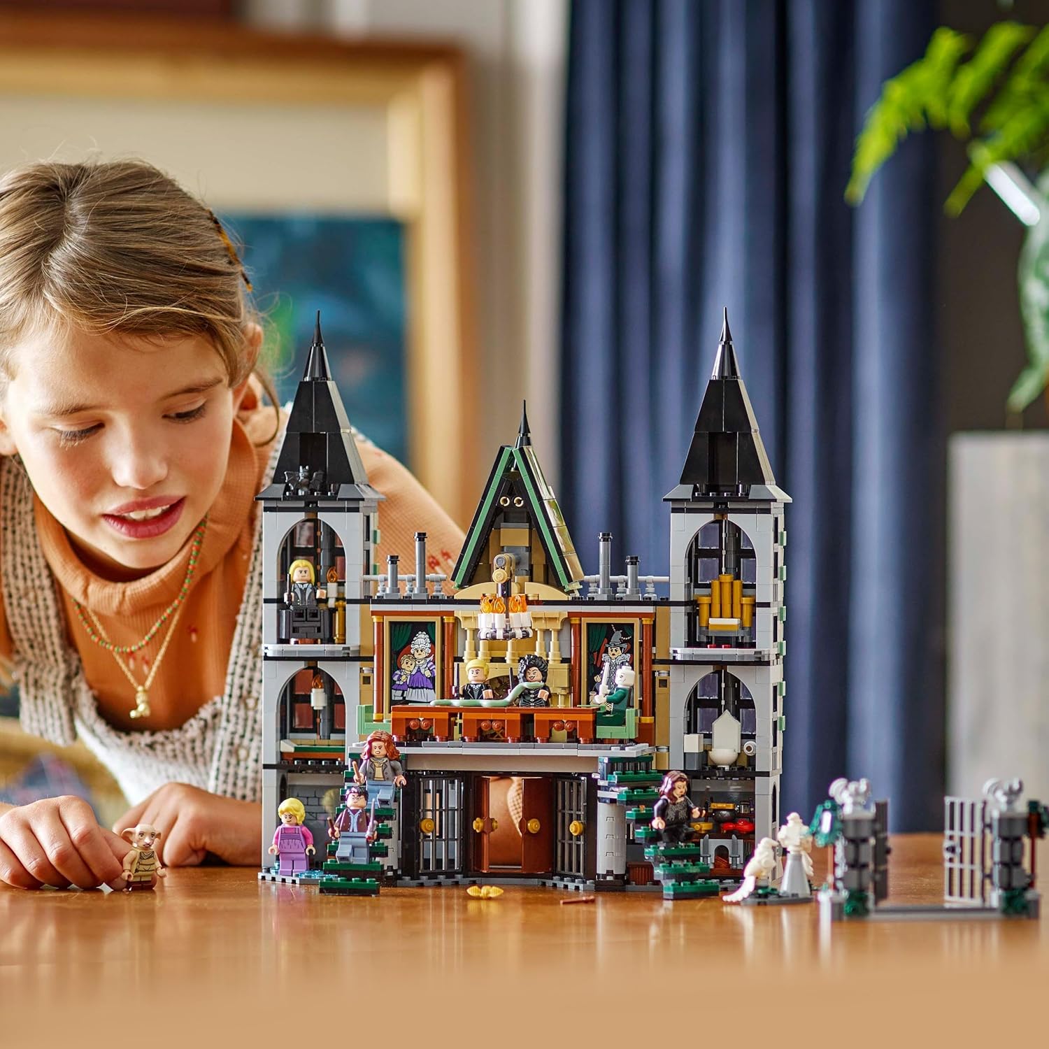 Конструктор LEGO Harry Potter Поместье Малфоев 1601 дет. - фото 8