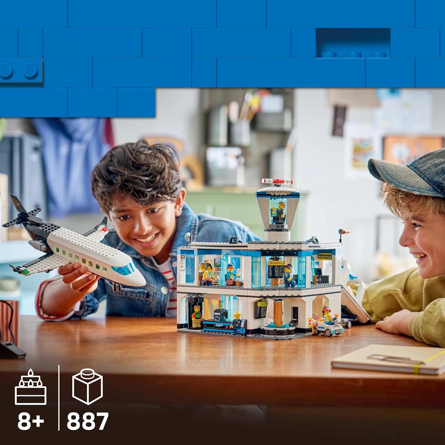 Конструктор LEGO City Аэропорт и самолет 887 дет. - фото 7