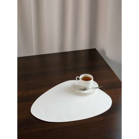 Салфетка сервировочная DeNASTIA Металлик 45x36 см экокожа белый E000584