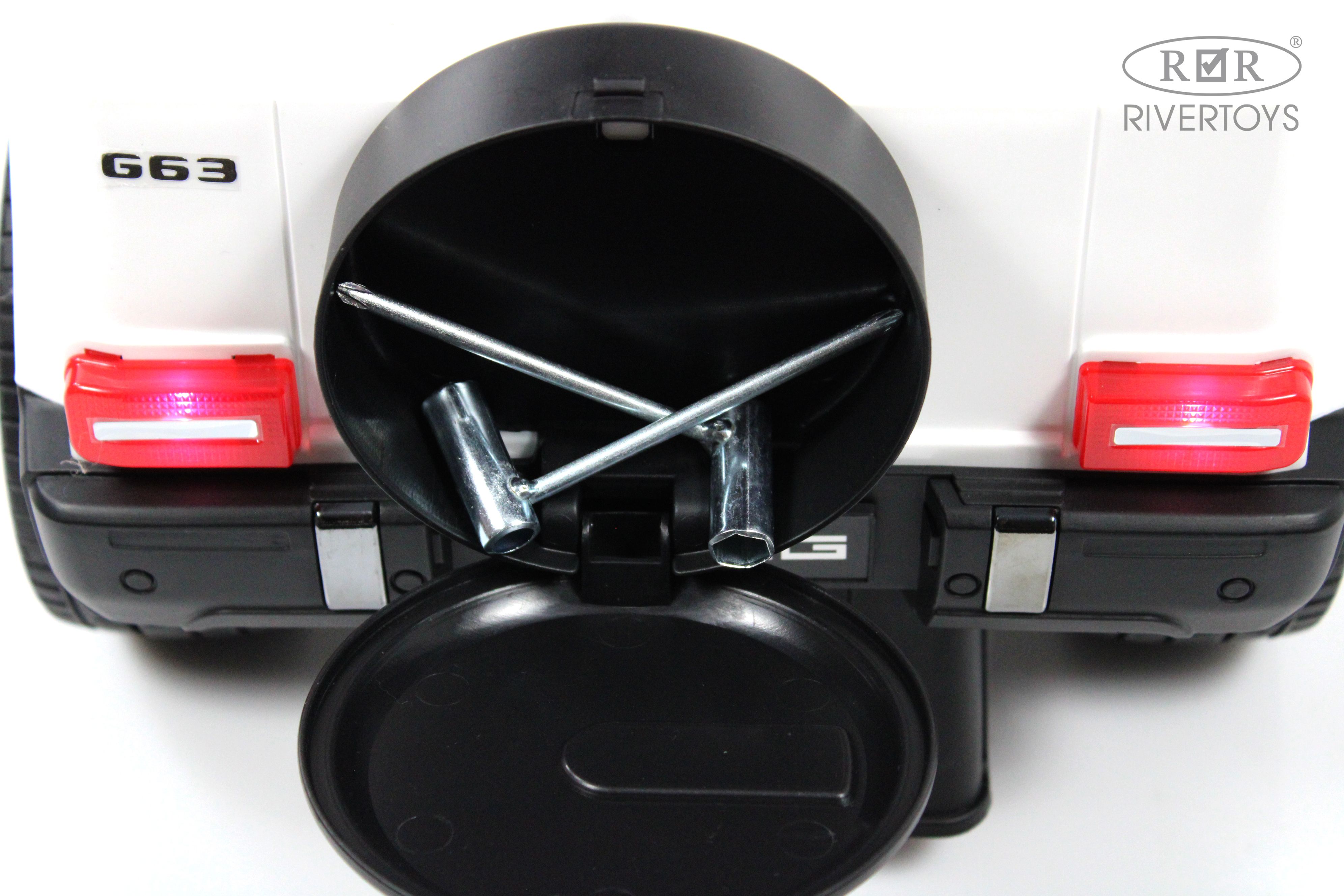 Каталка RIVERTOYS Mercedes-BenzG63 White Diamond белый - фото 17