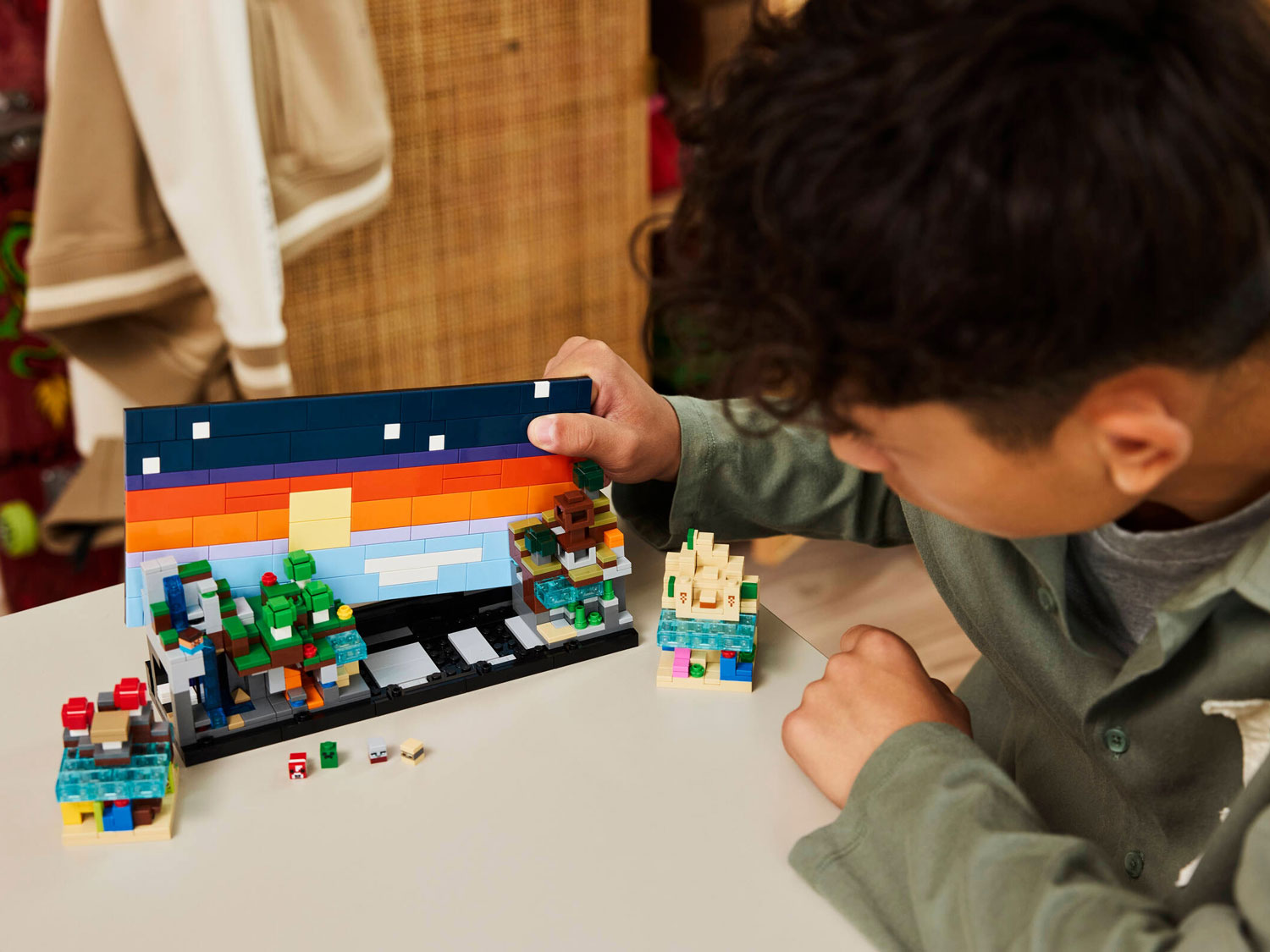 Конструктор LEGO Minecraft Мини-биомы 797 дет. - фото 14