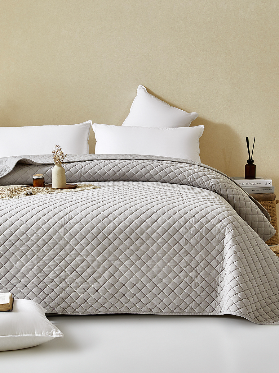 Покрывало Theodora вельвет светло-серый 180 x 220 см - фото 3