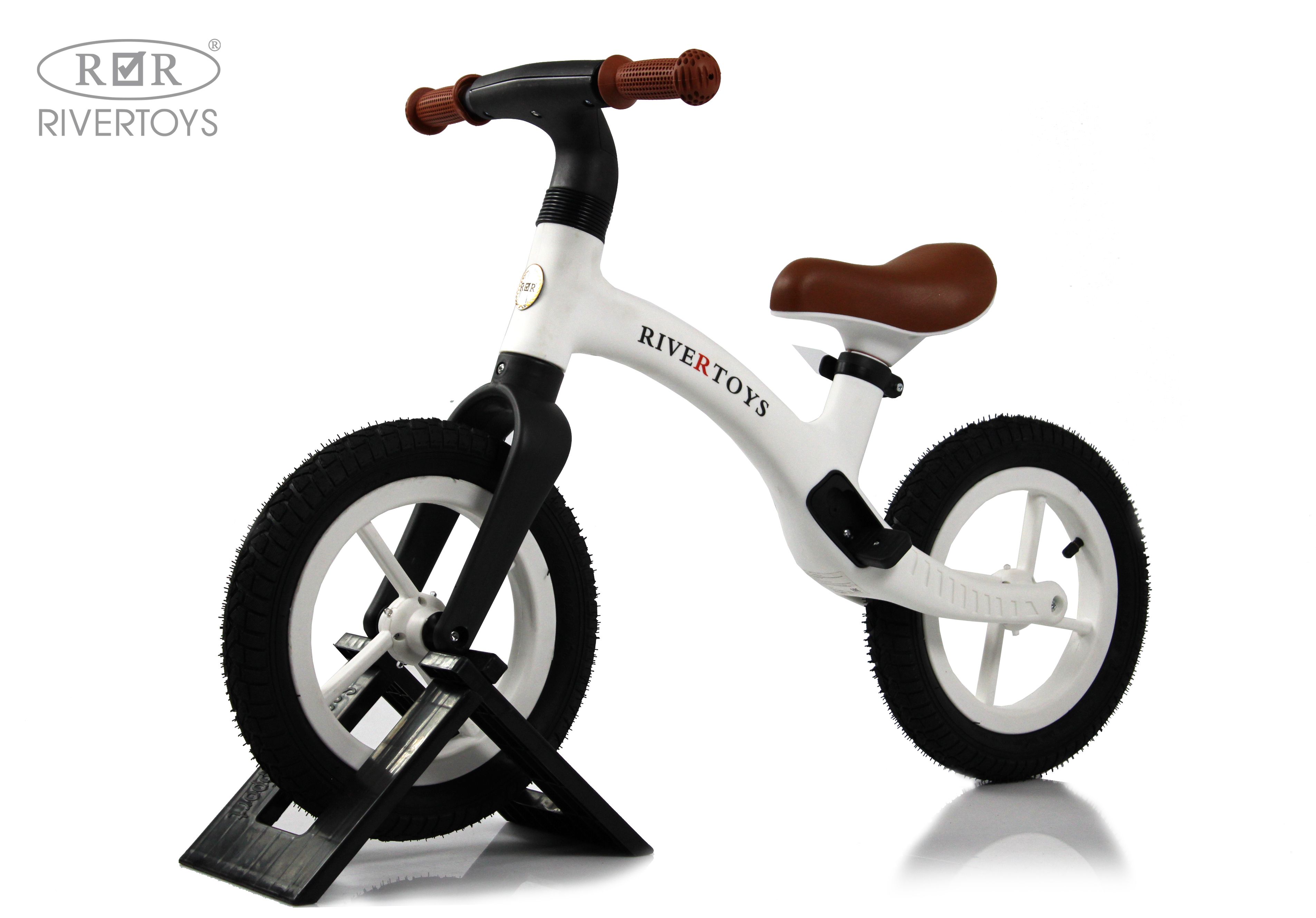 Двухколесный беговел RIVERTOYS 12 дюймов - фото 1