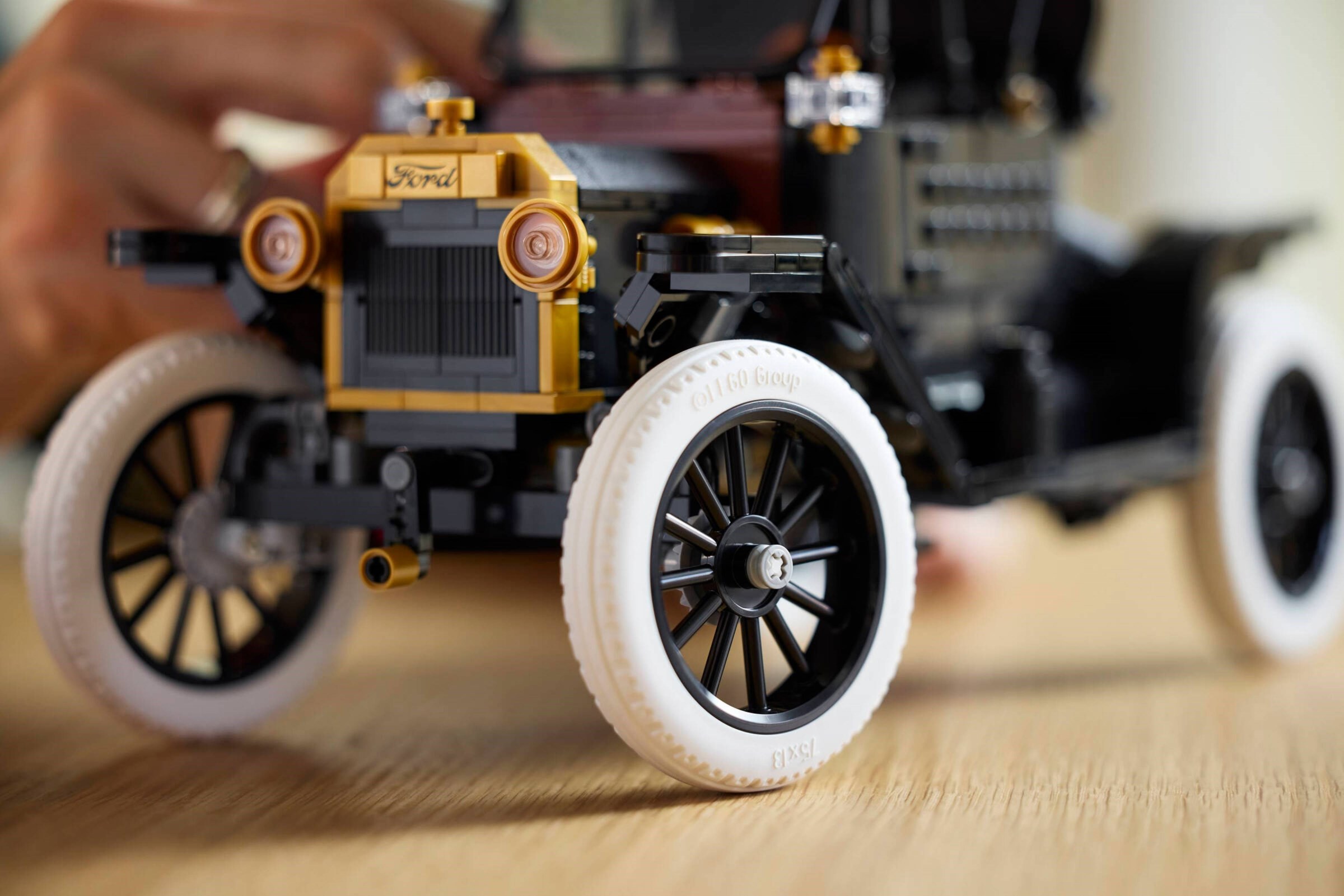 Конструктор LEGO Icons 11376 1060 дет. - фото 7