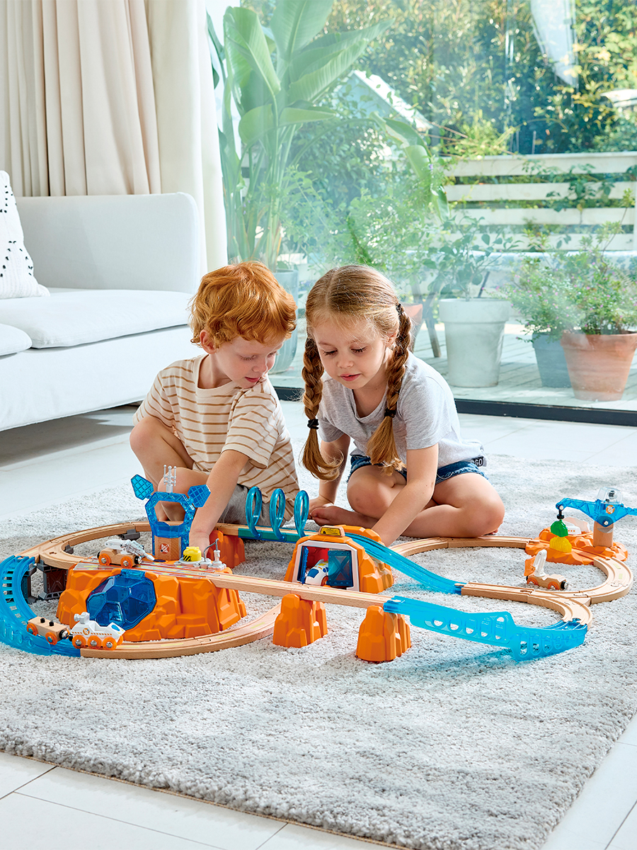 Набор железнодорожный Hape 93.9 см E3799_HP - фото 1