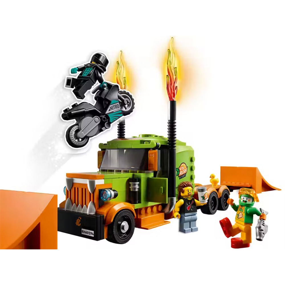 Конструктор LEGO City Грузовик для шоу каскадёров 420 дет. - фото 6