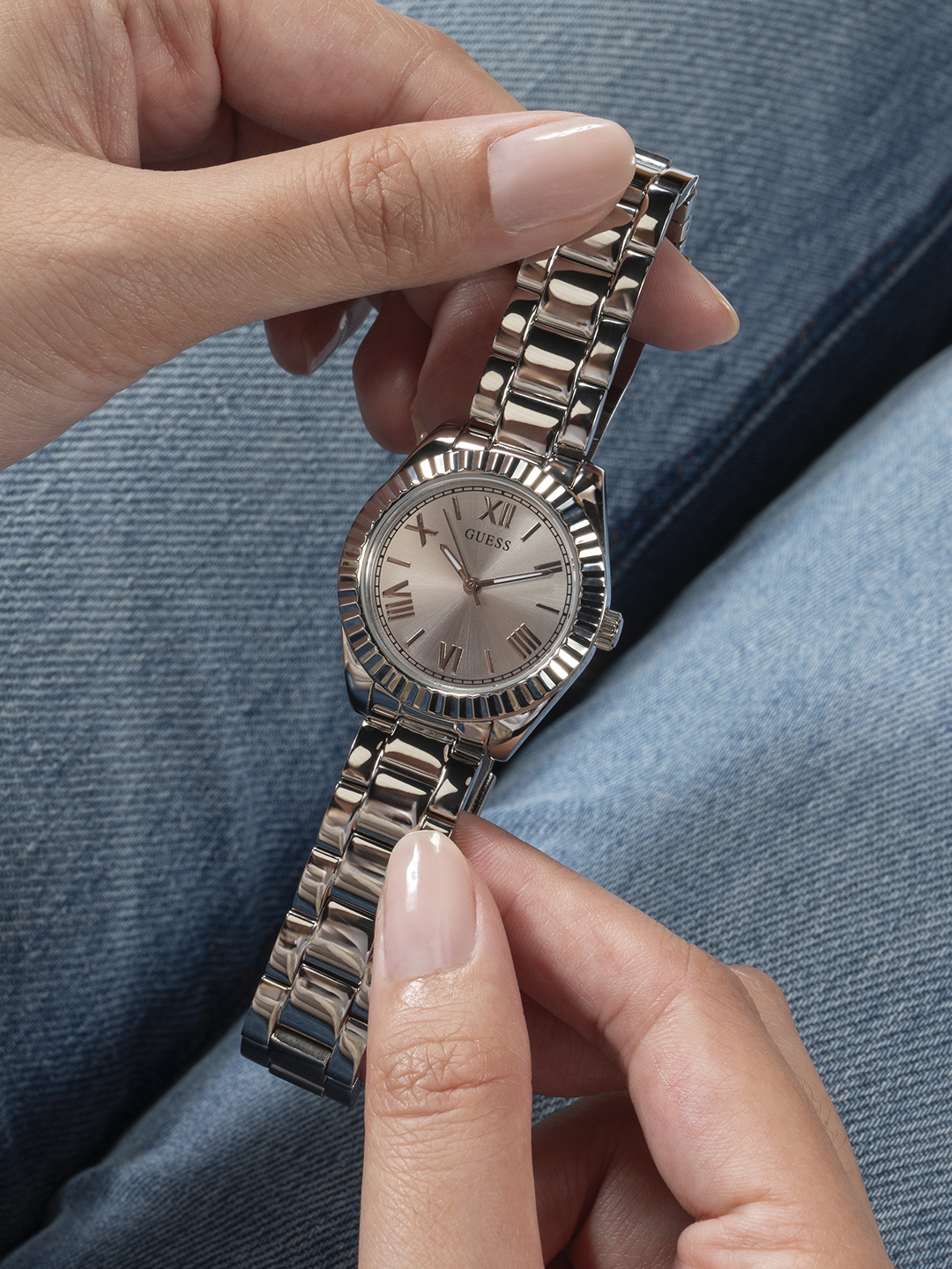 Кварцевые наручные часы GUESS MINI LUNA GW0687L1 - фото 8