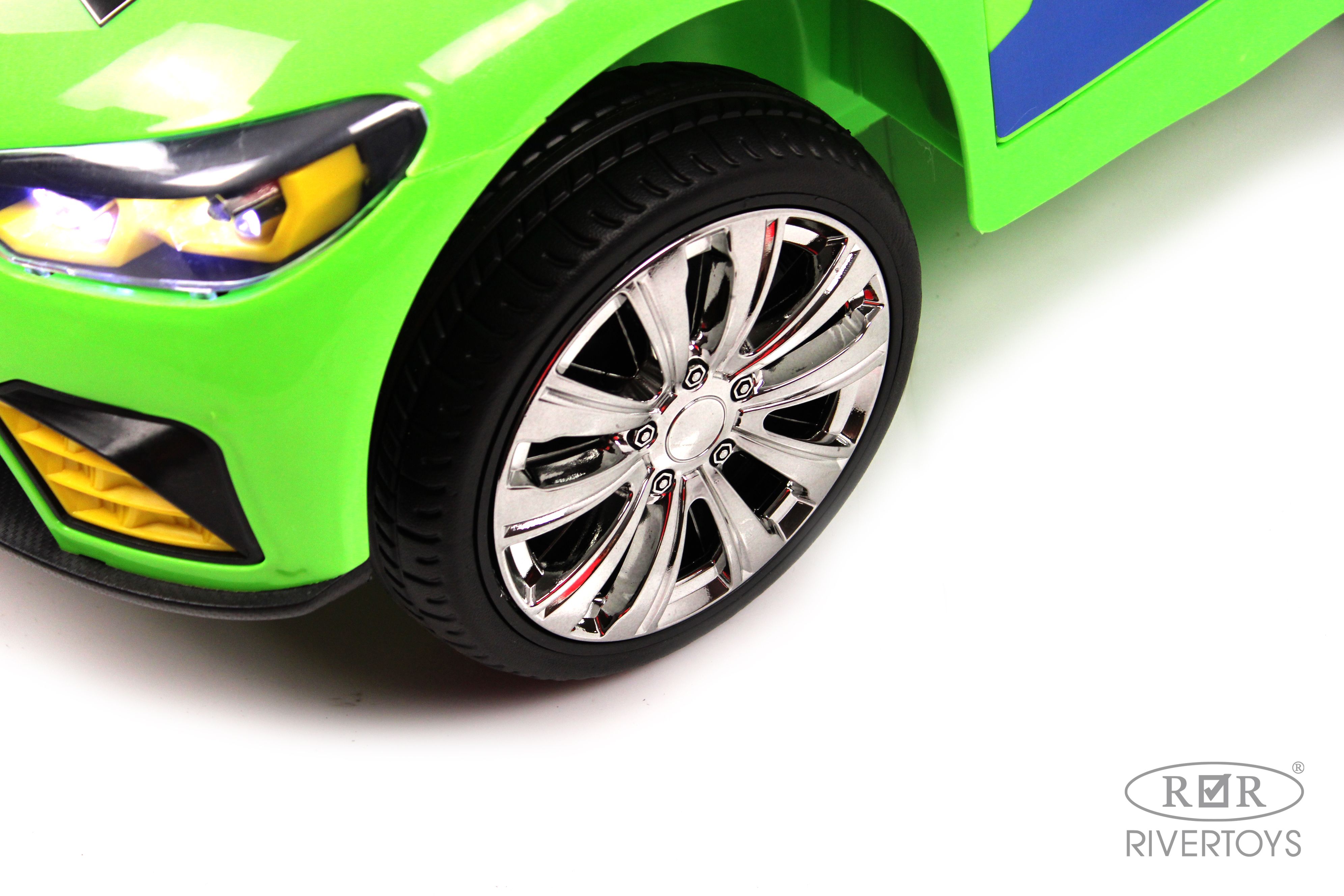 Электромобиль RIVERTOYS F444FF-GREEN С пультом ДУ - фото 13