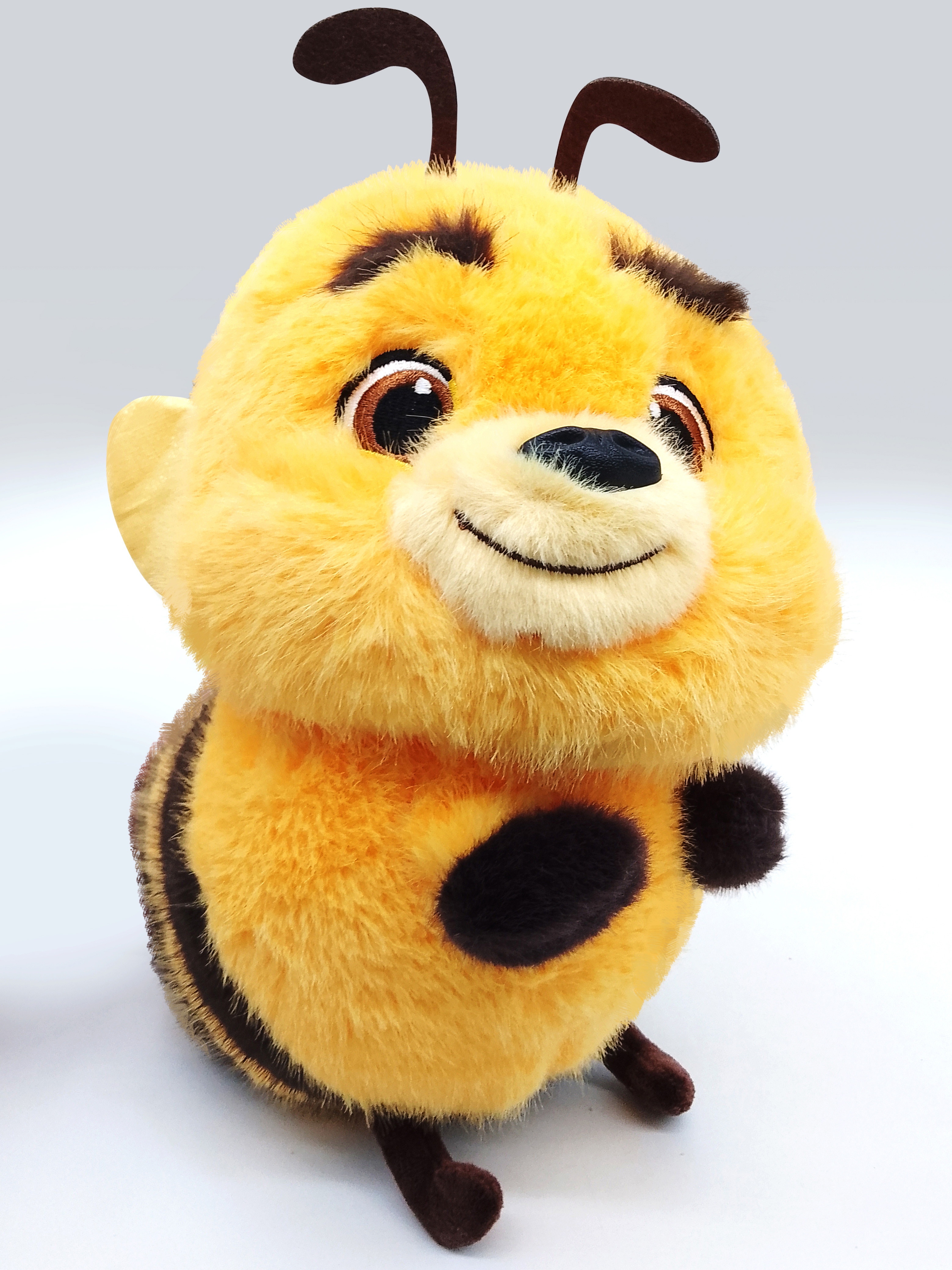 Мягкая игрушка Angelaki Пчелка 25 см - фото 1