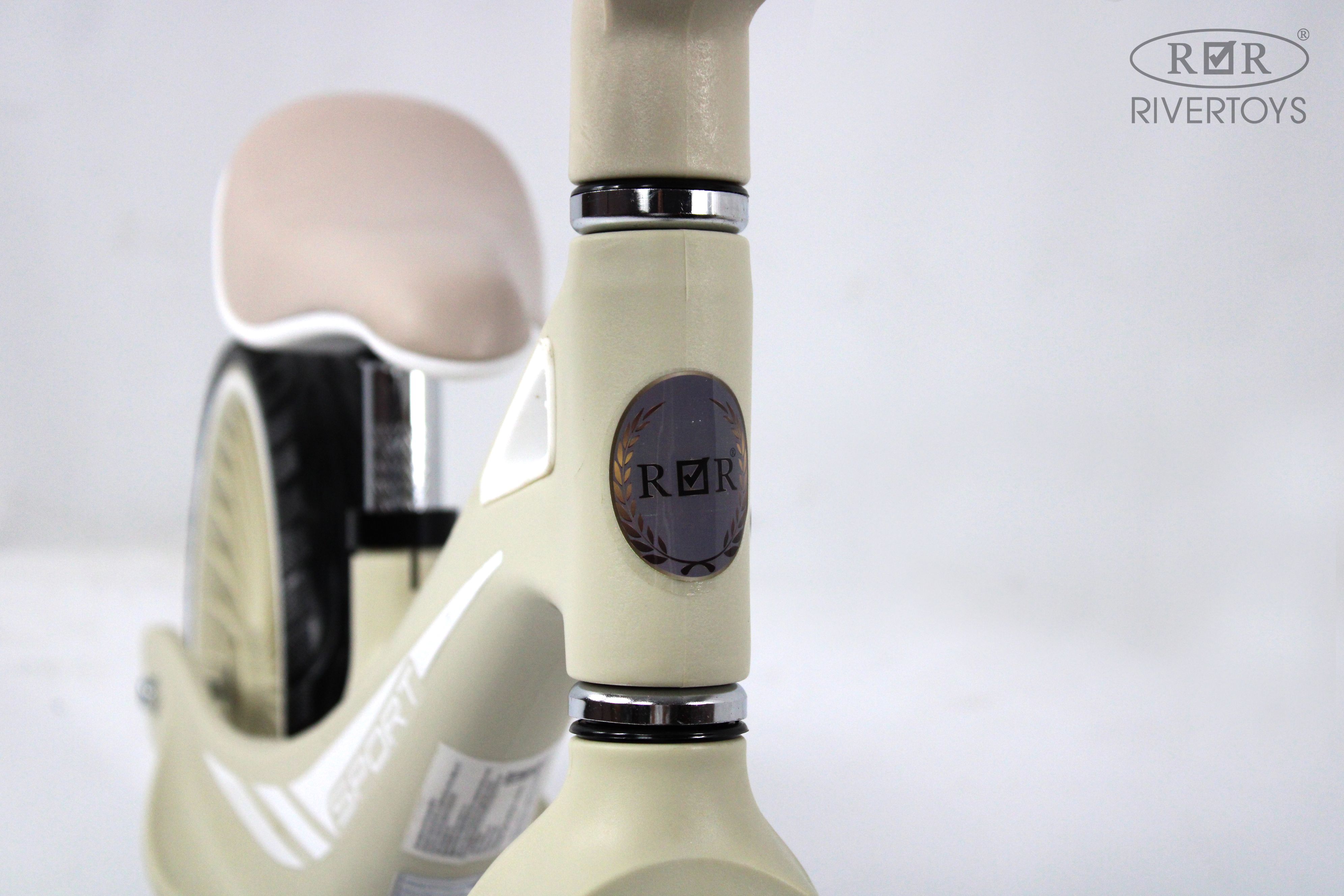 Двухколесный беговел RIVERTOYS 12 дюймов - фото 10