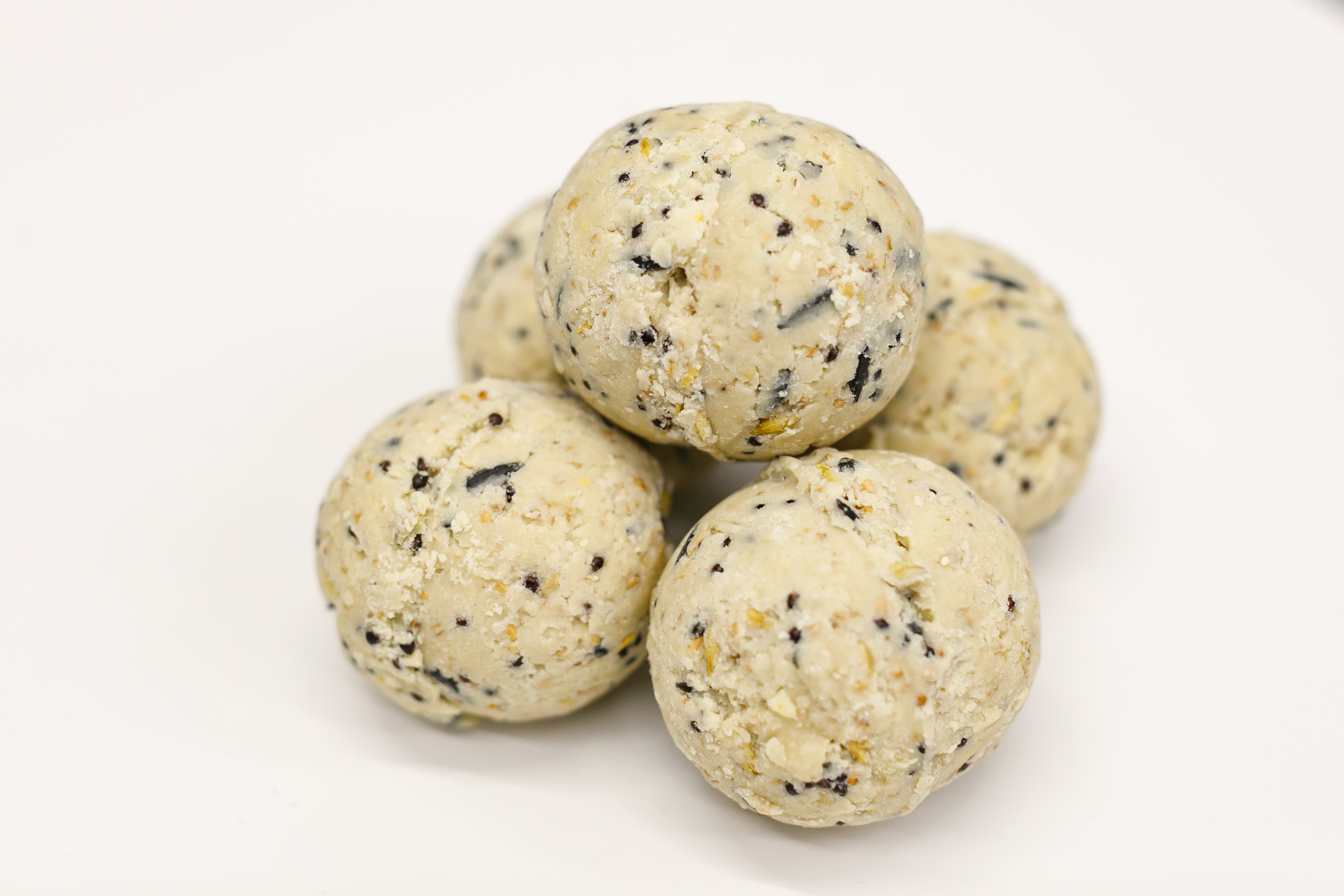 Корм для городских птиц ЗВЕНТА Жировые шарики для диких птиц 5 шт - фото 2