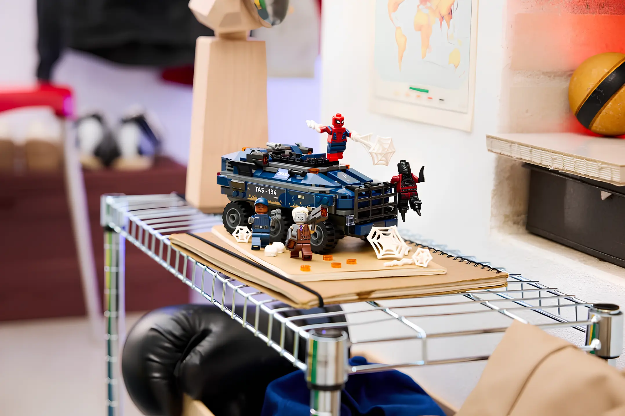 Конструктор LEGO Marvel Super Heroes 76349 367 дет. - фото 9