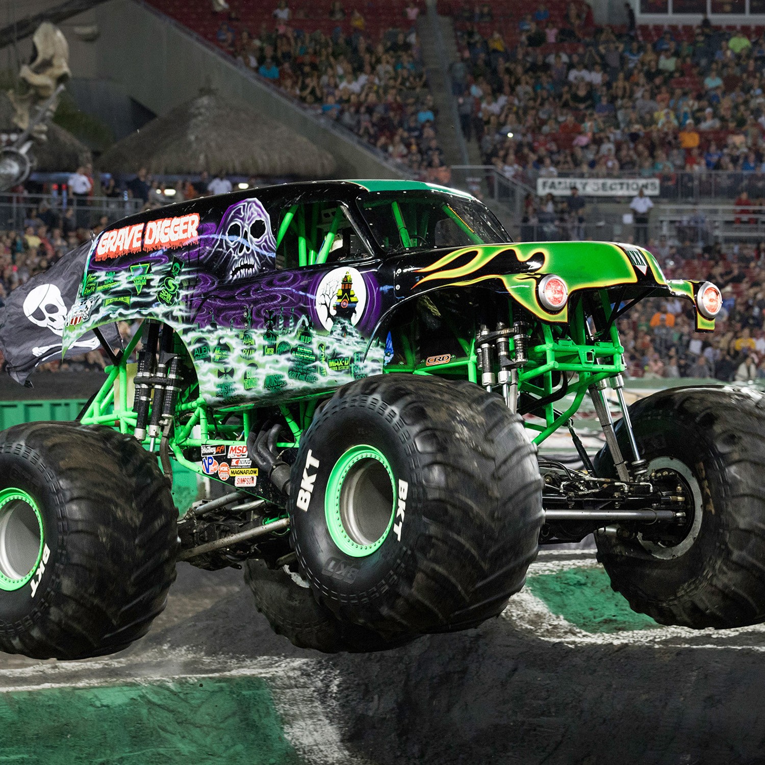Конструктор LEGO Technic Monster Jam Grave Digger 212 дет. - фото 6