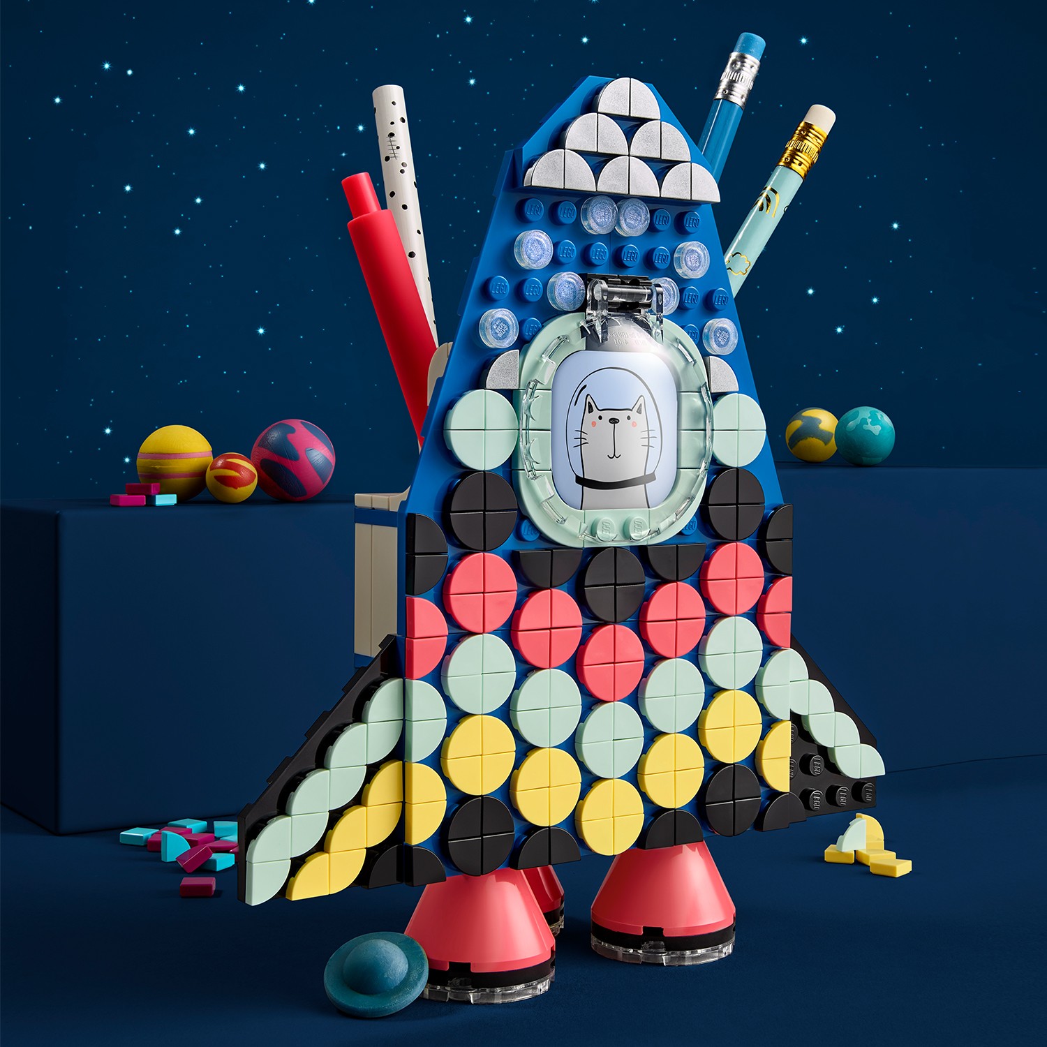 Конструктор LEGO DOTS Подставка для карандашей блочный - фото 4