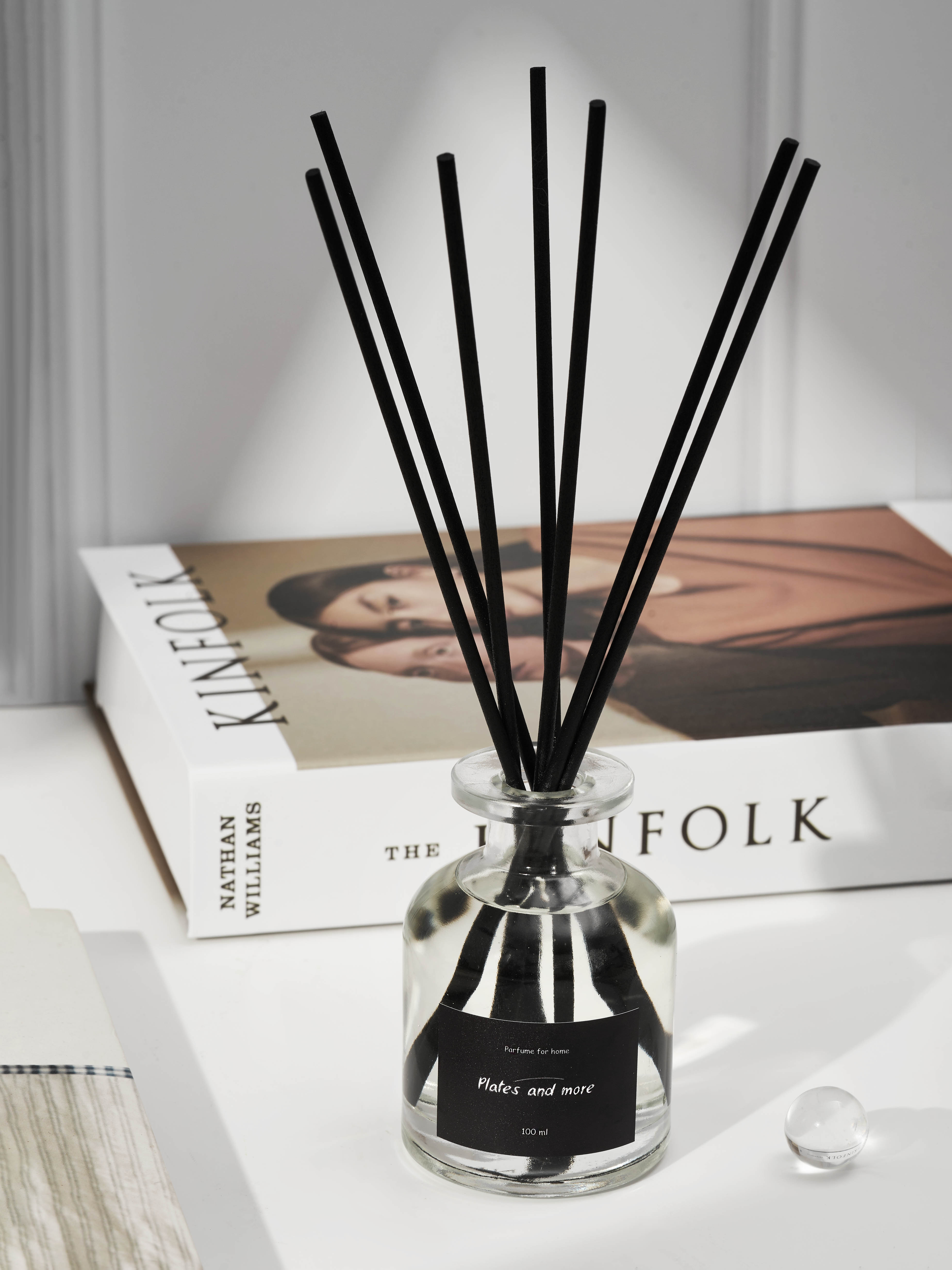 Диффузор для дома с палочками Plates and More Ароматный пион 100 мл - фото 1