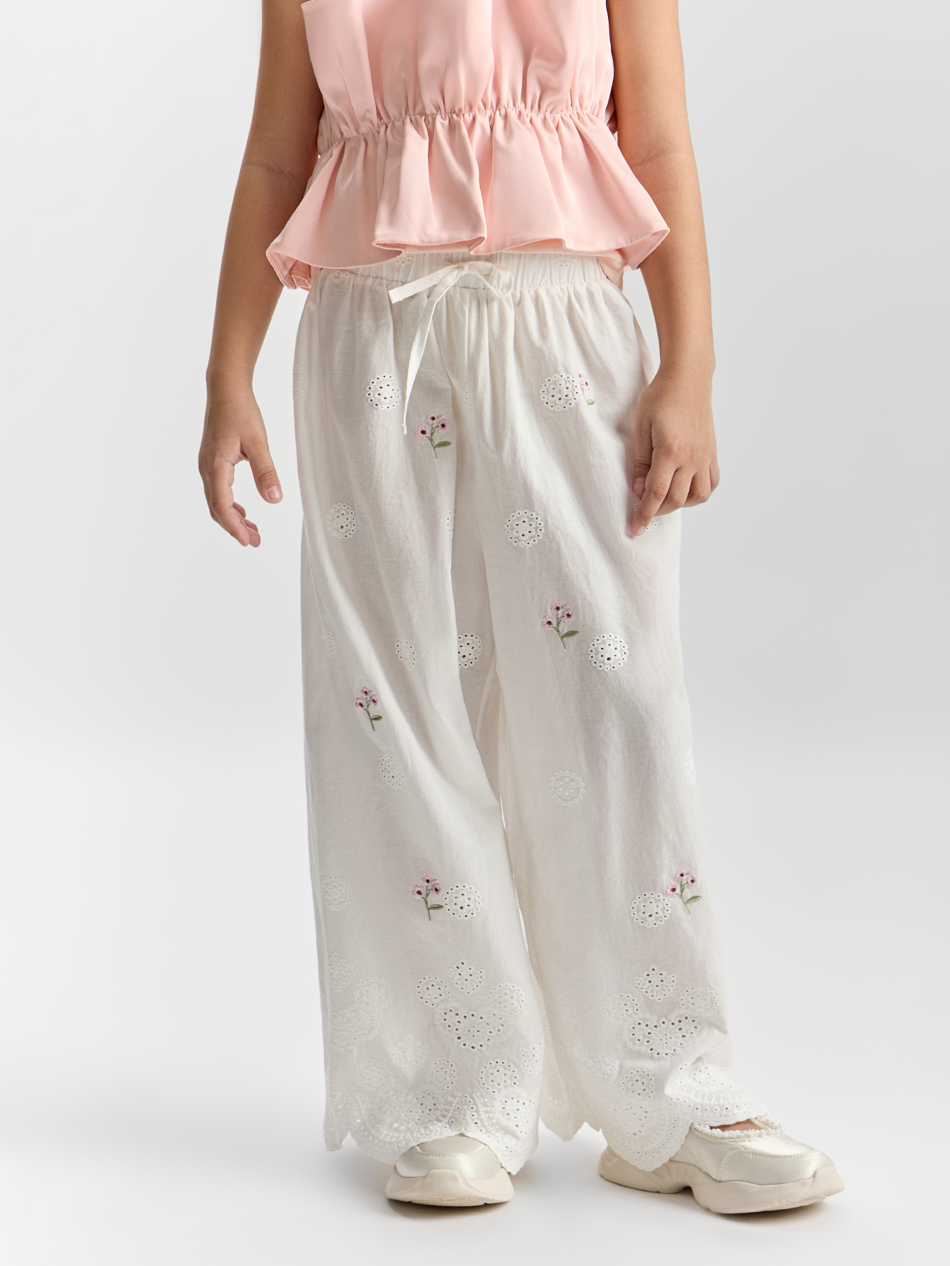 Изображение товара Брюки Happy Baby 128 Широкие летние с резинкой и вышивкой Изображение товара Брюки Happy Baby 128 Широкие летние с резинкой и вышивкой