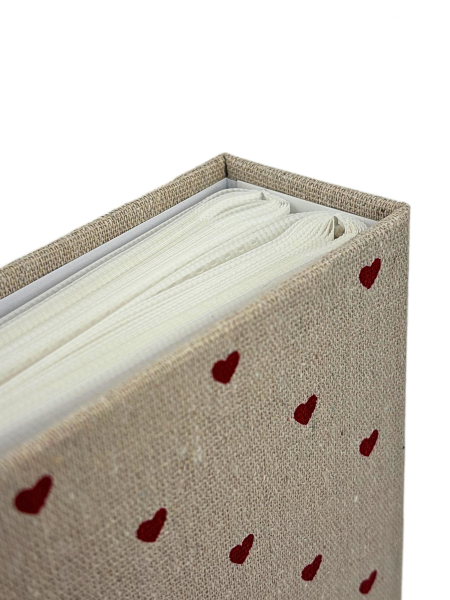 Фотоальбом AXLER для фотографий с кармашками сердечками и льняной обложкой - фото 4