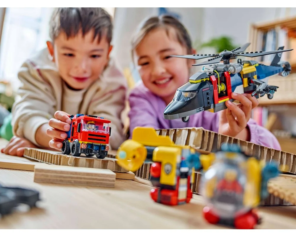 Конструктор LEGO City 60462 874 дет. - фото 10