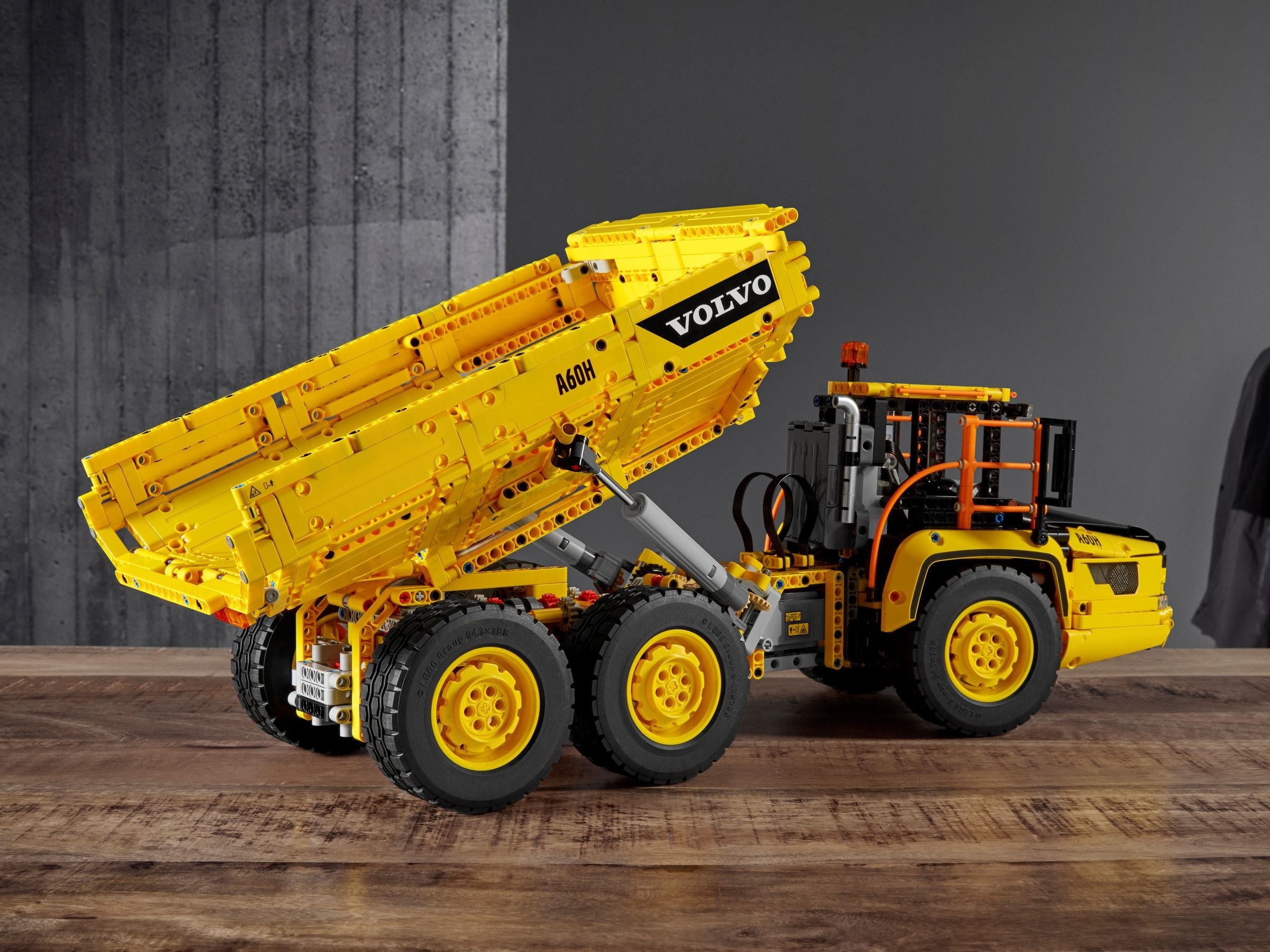 Конструктор LEGO Technic 42114 374 дет. - фото 6