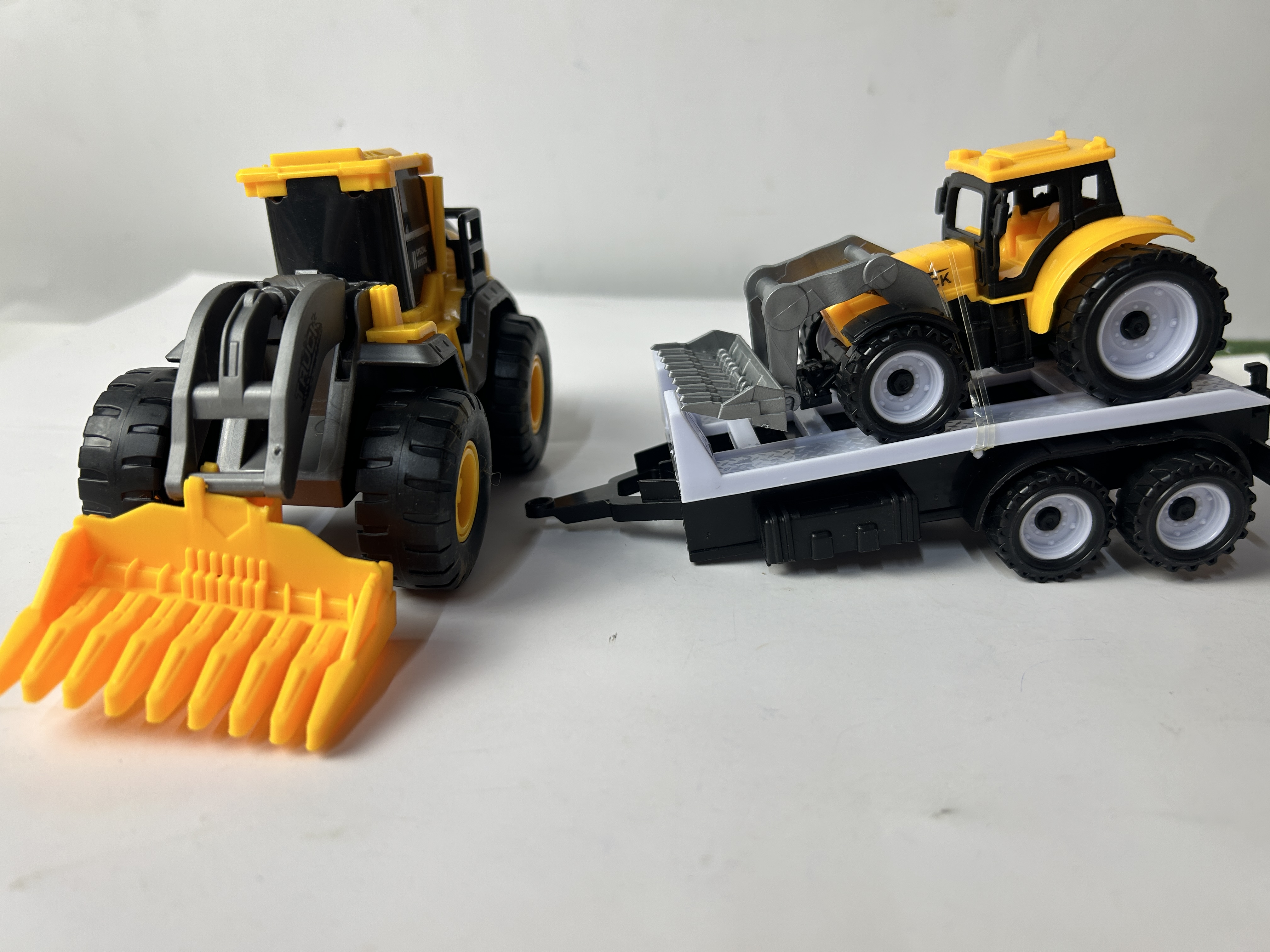 Трактор Игротрейд Набор 2 трактора и прицеп 2241303 - фото 3