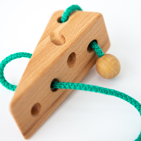 Игрушка Mag Wood шнуровка Дырявый сыр