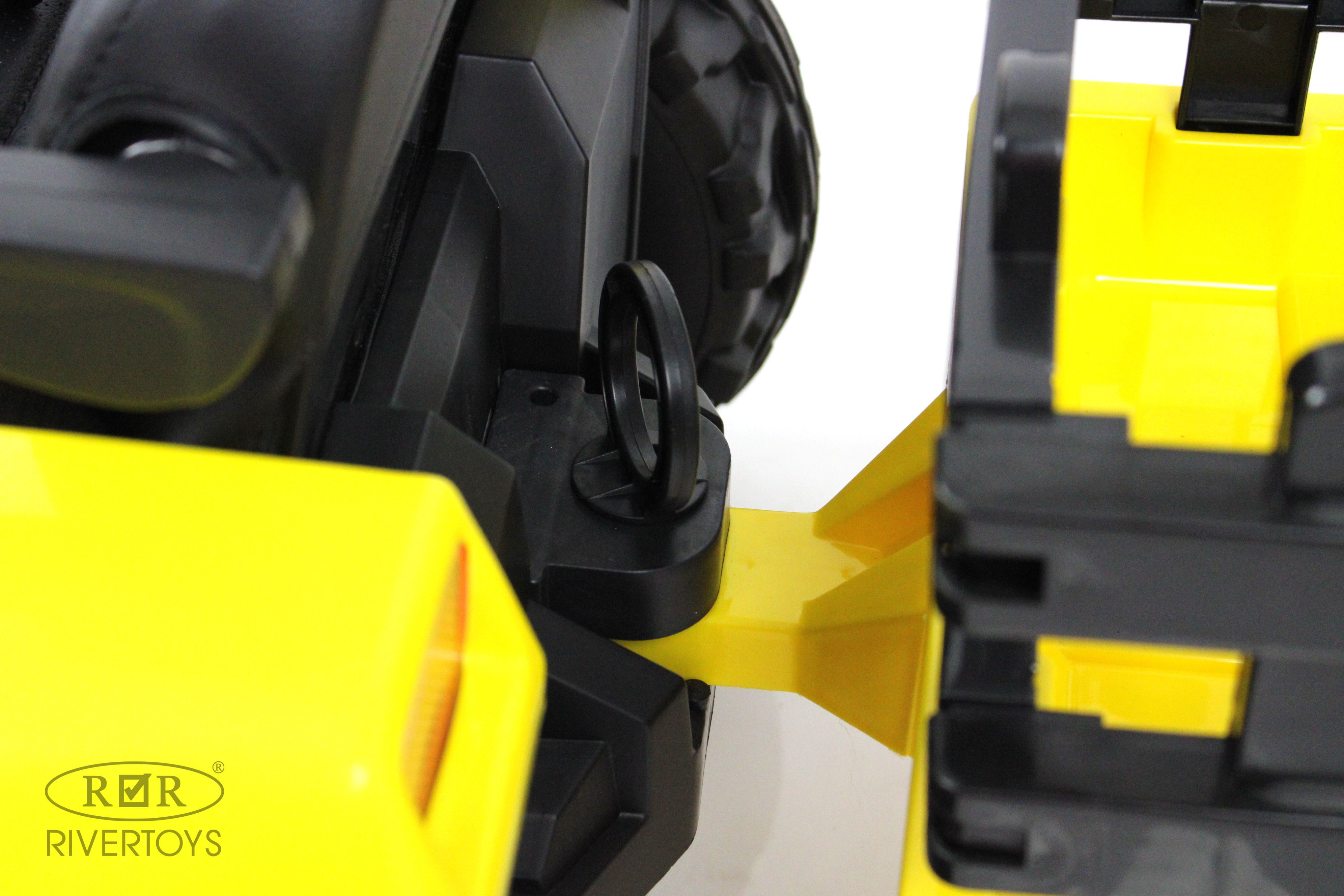 Электромобиль RIVERTOYS O555OO-YELLOW С пультом ДУ - фото 13