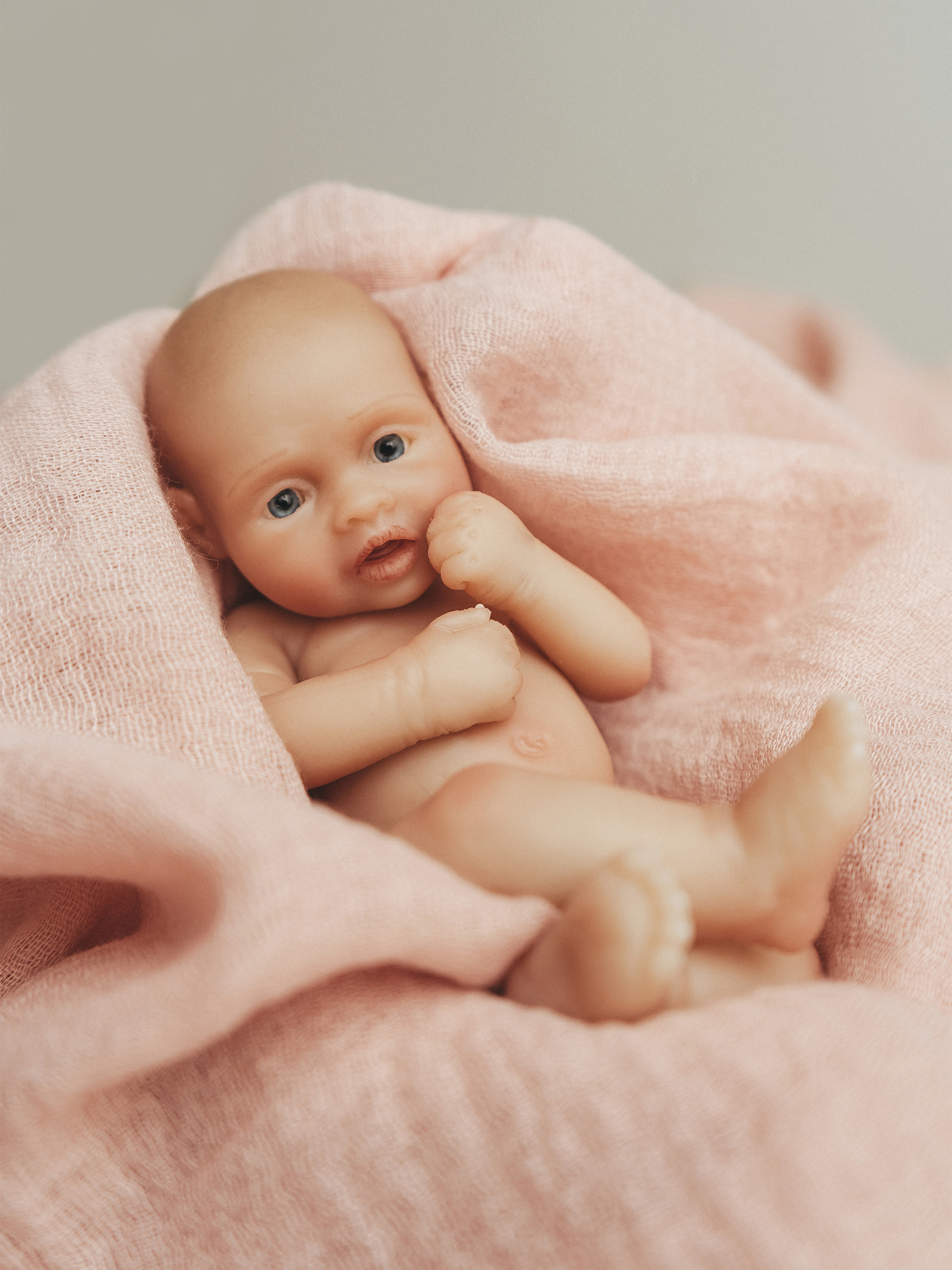 Кукла мини Magic Manufactory Magic baby Пупс реборн девочка высота 19 см 4631162180901 - фото 6