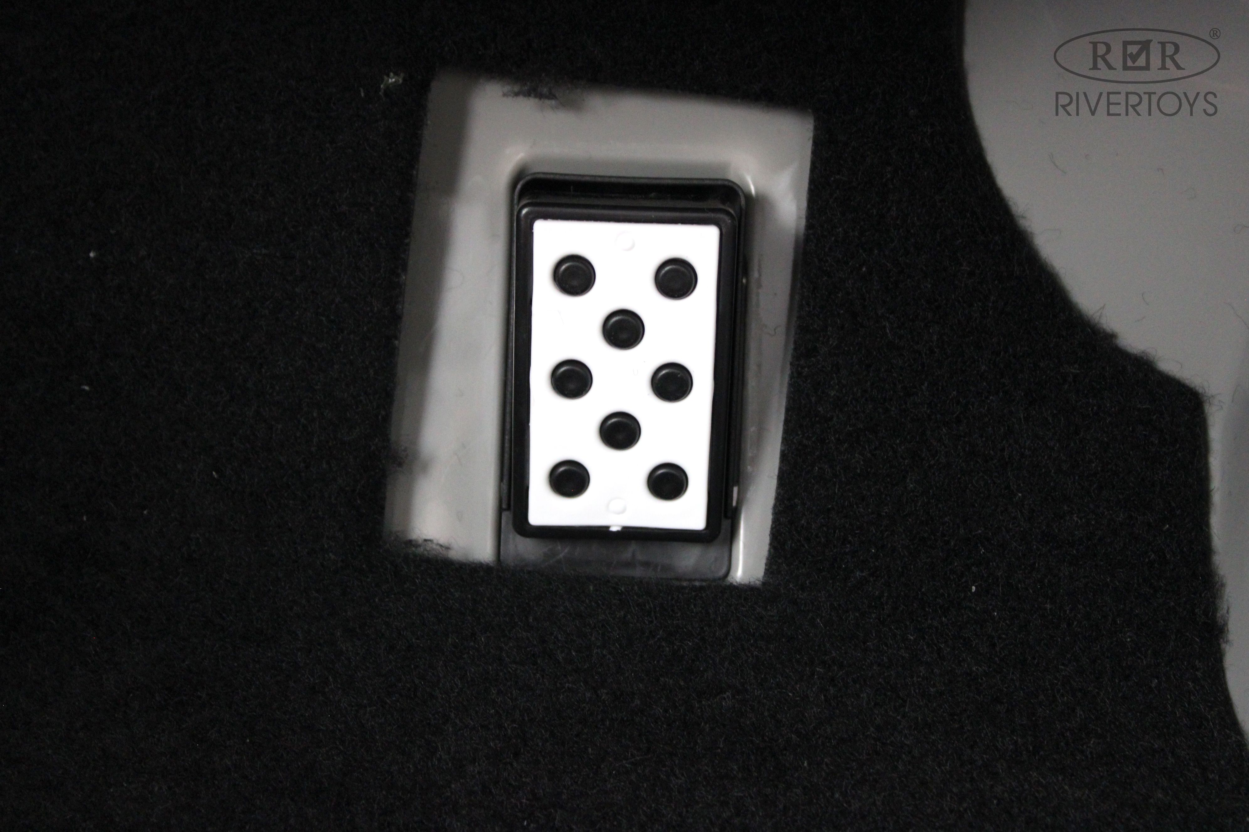 Электромобиль RIVERTOYS E777EE-GRAY С пультом ДУ - фото 9