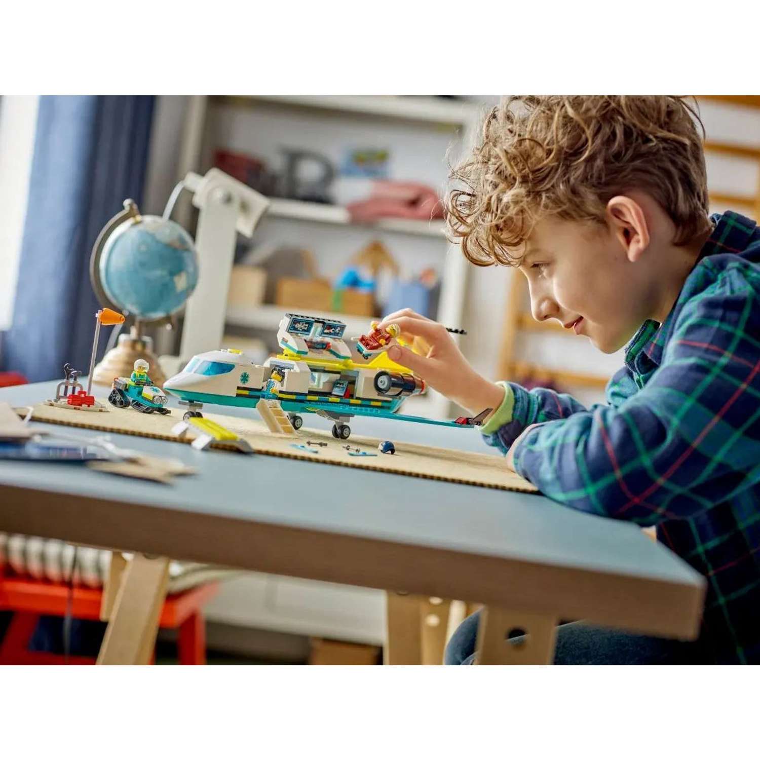 Конструктор LEGO City Самолет скорой помощи блочный - фото 8