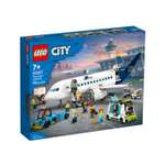 Конструктор LEGO City Пассажирский самолет 913 дет.
