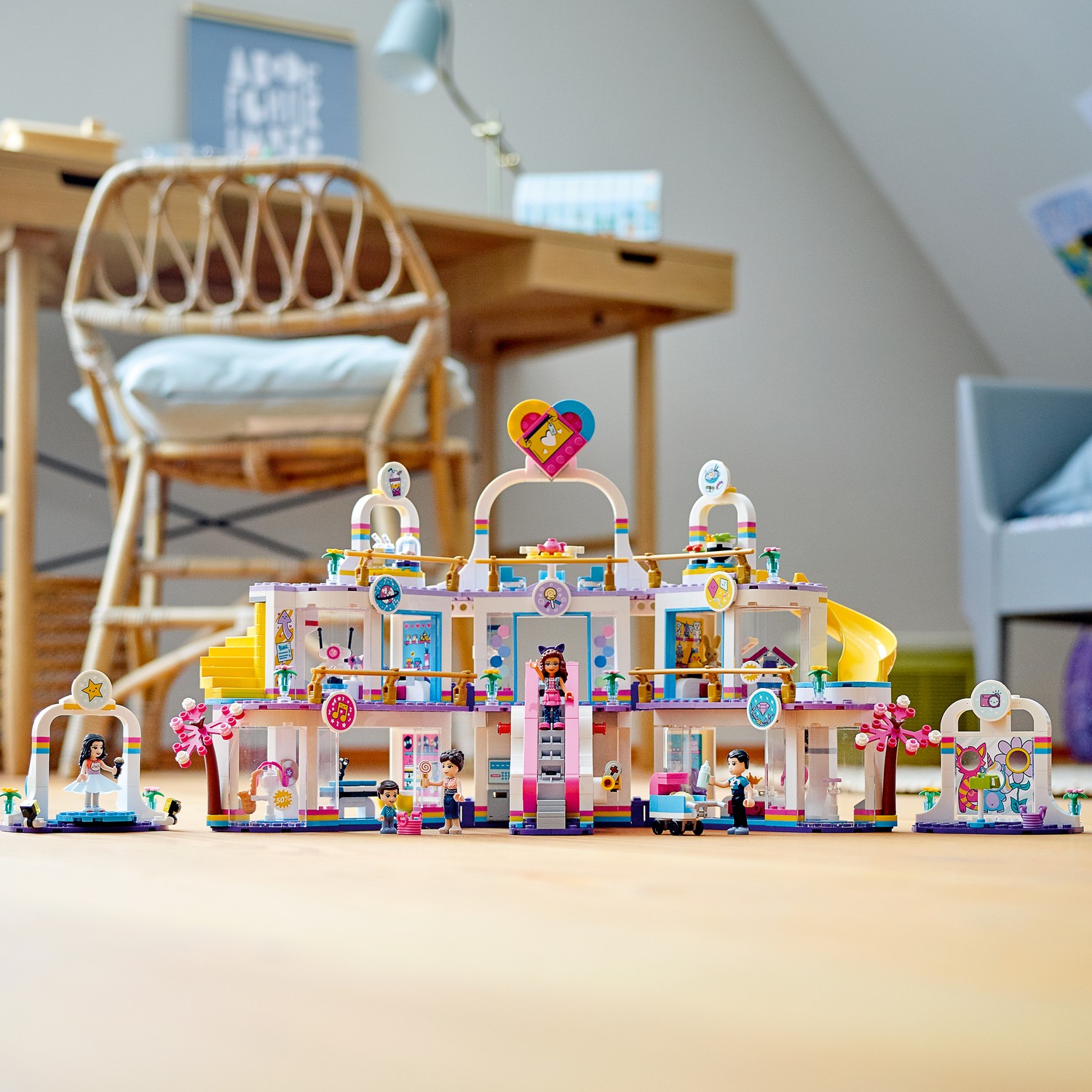 Конструктор LEGO Friends Торговый центр Хартлейк Сити - фото 8