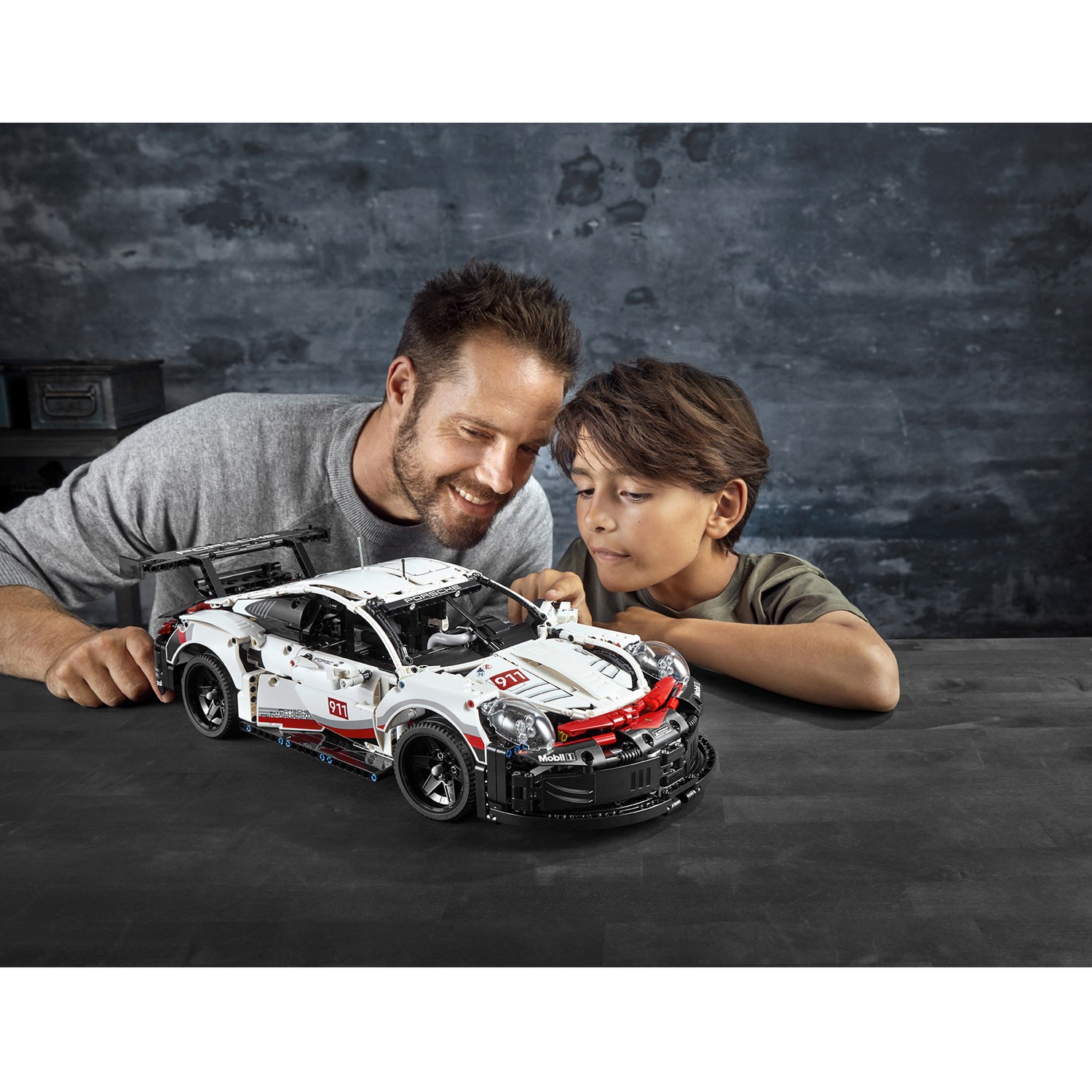 Конструктор LEGO Technic Porsche 911 RSR 1580 дет. - фото 10