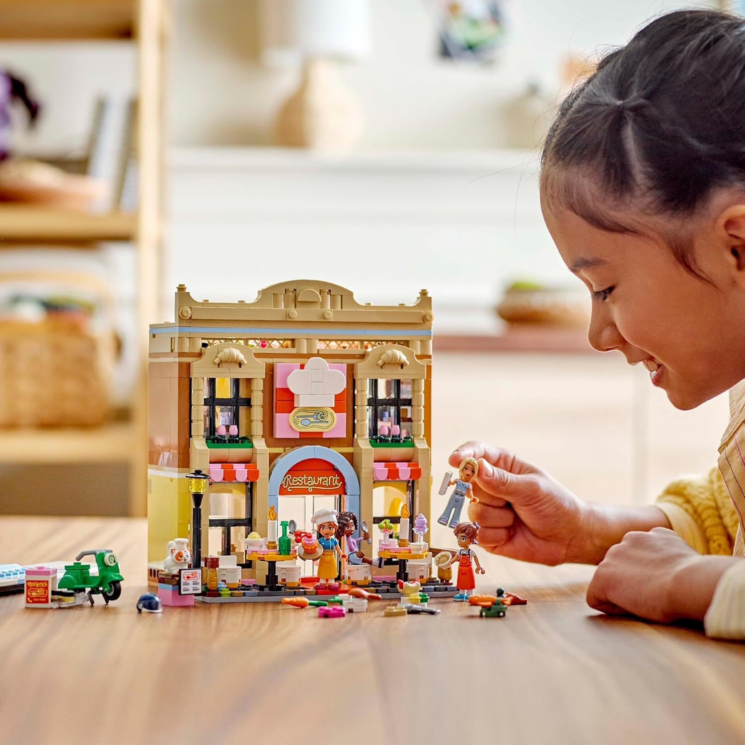 Конструктор LEGO Friends Ресторан и кулинарная школа 896 дет. - фото 7