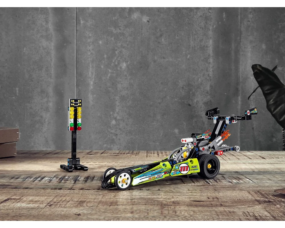 Изображение товара Конструктор LEGO Technic Dragster 225 деталей для детей от 7 лет